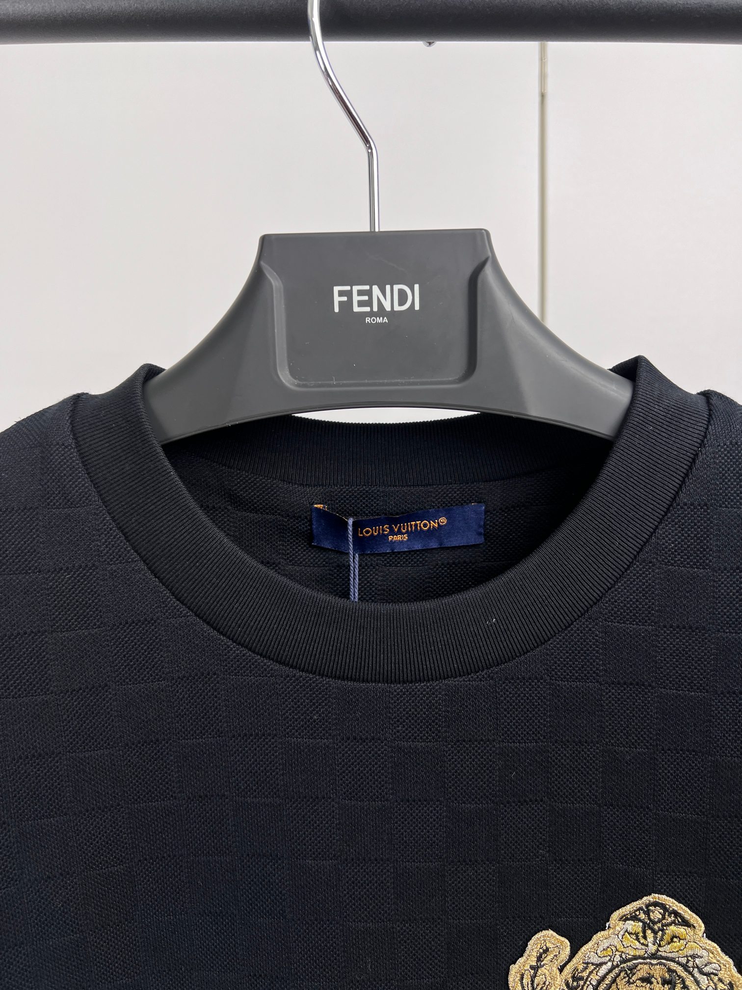 Louis Vuitton  Signature patch cotton t-shirt（1AGJZF）