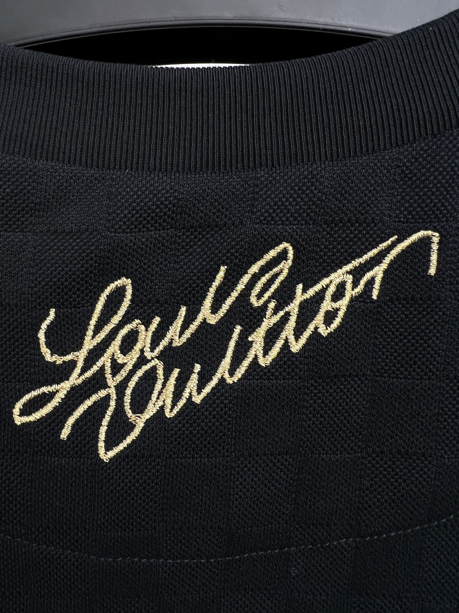 Louis Vuitton  Signature patch cotton t-shirt（1AGJZF）