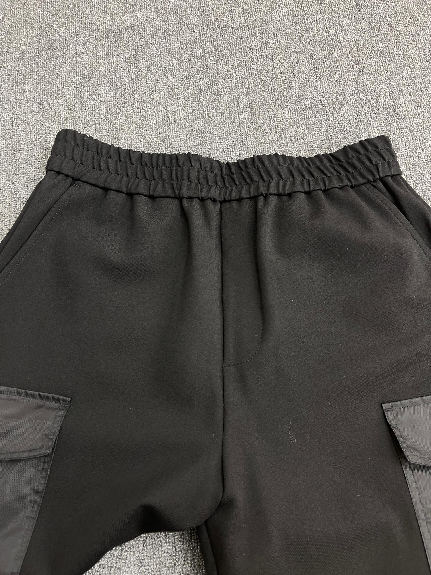 PRADA Cotton fleece joggers with Re-Nylon details（UJP249-11JE-F0806-S-OOO）