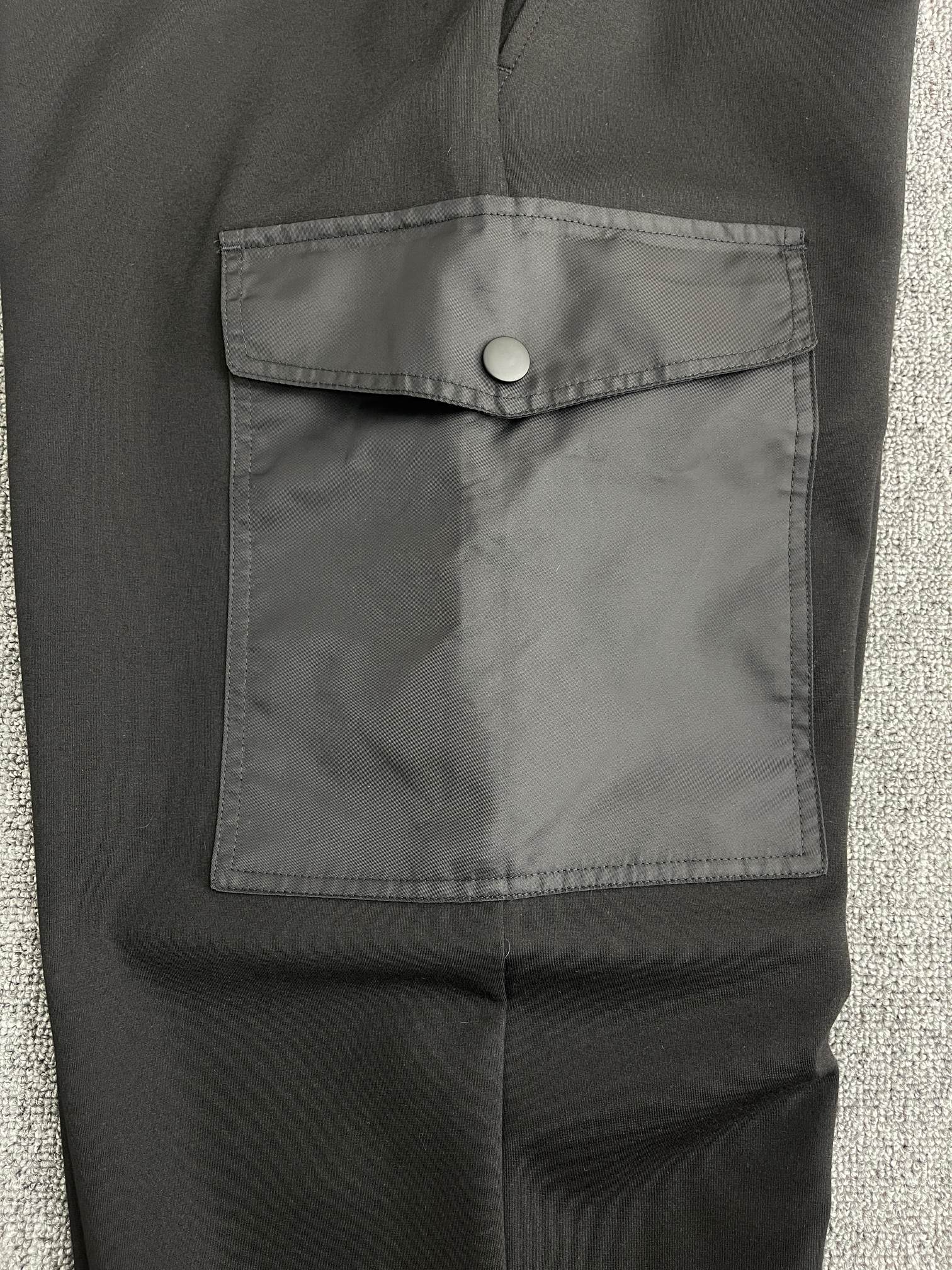 PRADA Cotton fleece joggers with Re-Nylon details（UJP249-11JE-F0806-S-OOO）