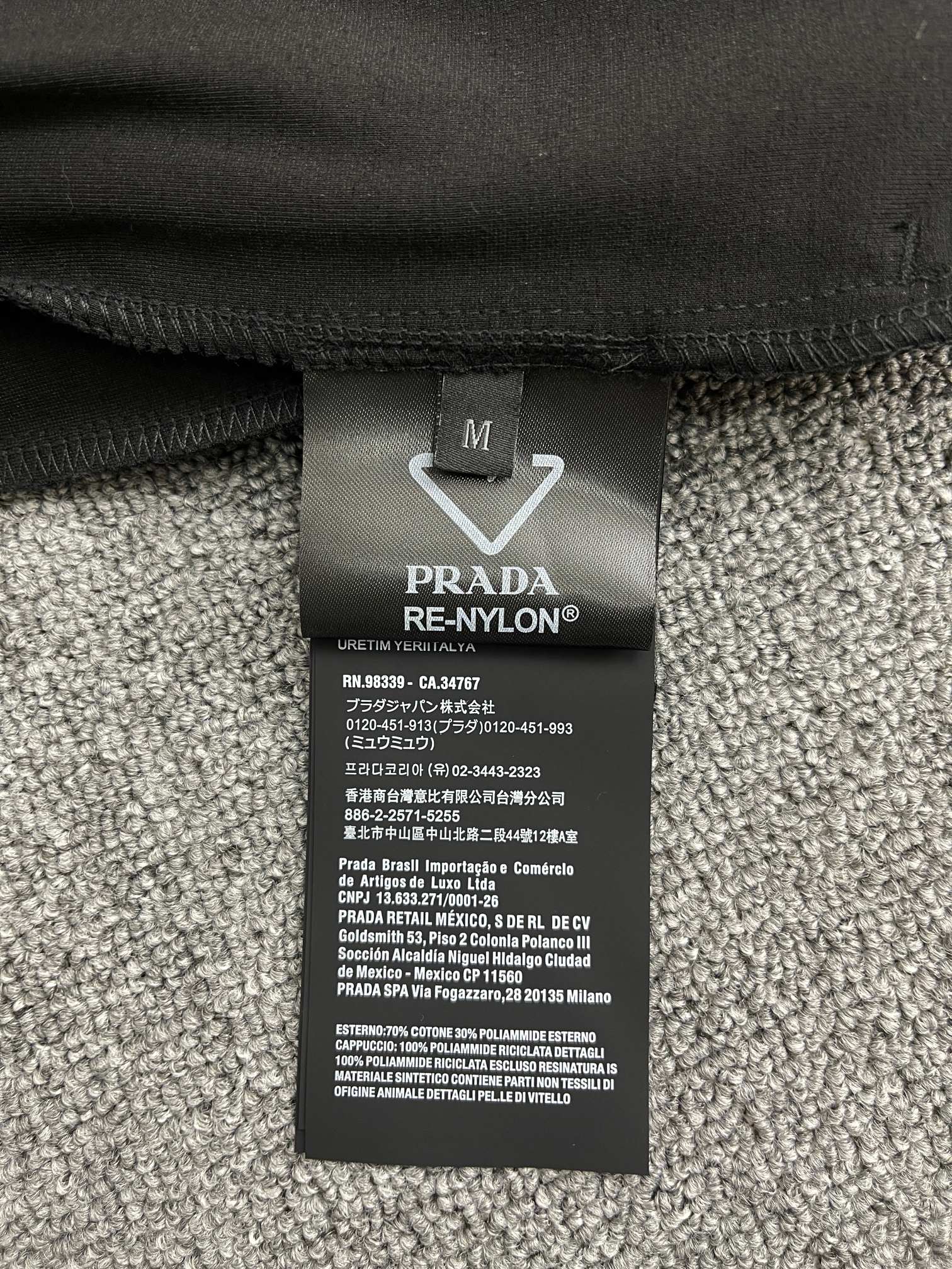 PRADA Cotton fleece joggers with Re-Nylon details（UJP249-11JE-F0806-S-OOO）