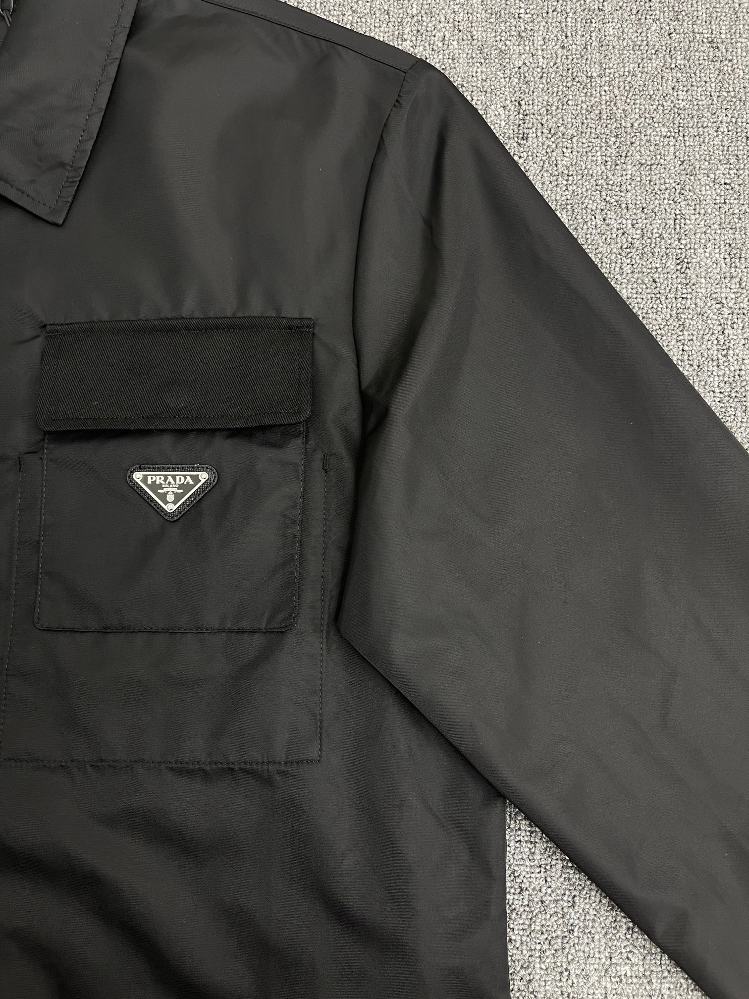 Prada Wool And Re-Nylon Shirt With Classic Collar Black（SC569-1XTO-F0002-S-221）