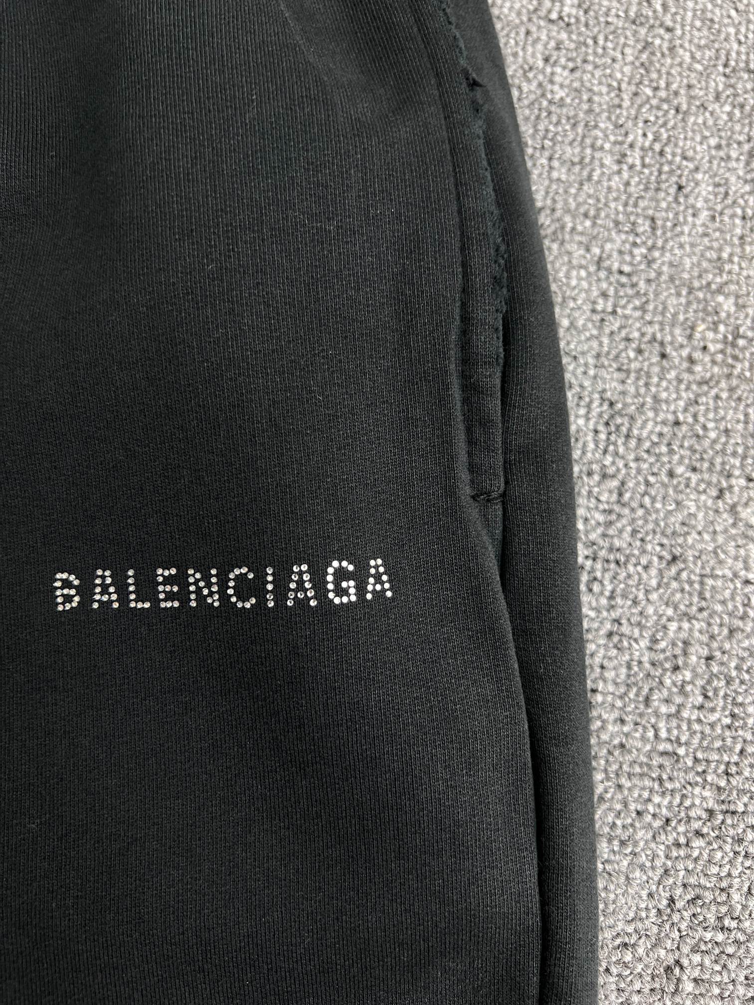 BALENCIAGA BACK sports shorts（676137TQVY11083）