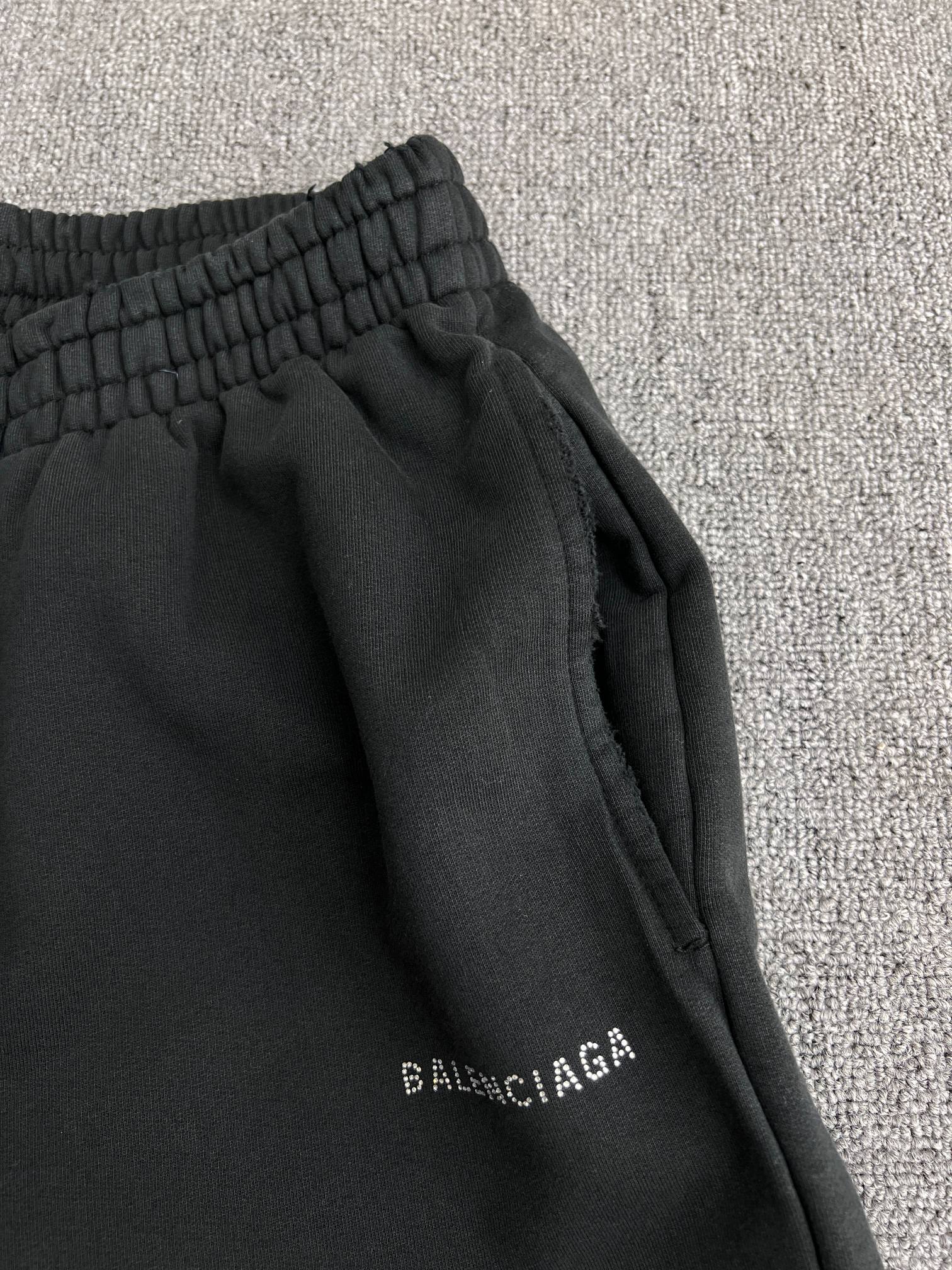 BALENCIAGA BACK sports shorts（676137TQVY11083）