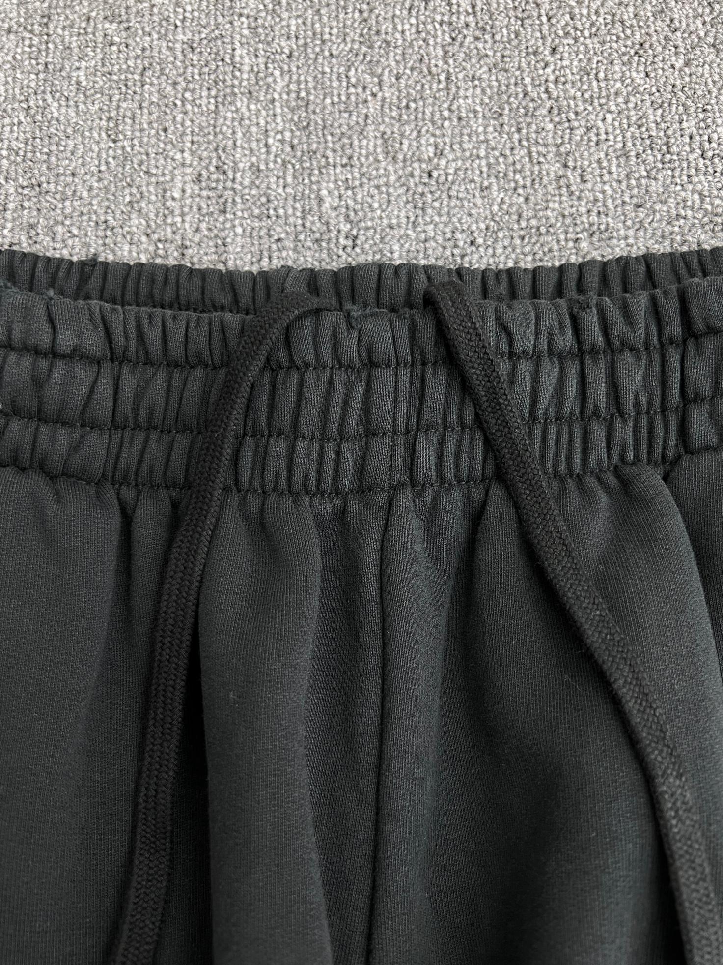 BALENCIAGA BACK sports shorts（676137TQVY11083）