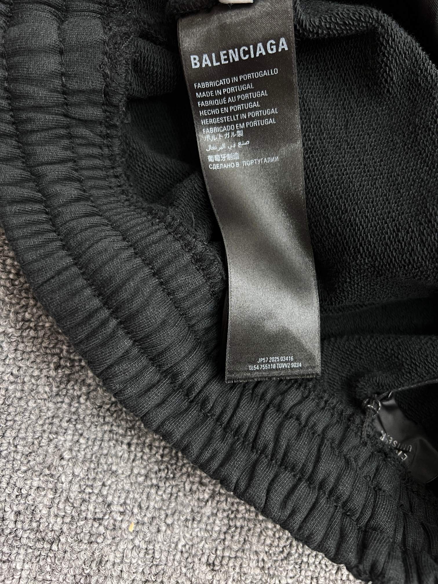 BALENCIAGA BACK sports shorts（676137TQVY11083）