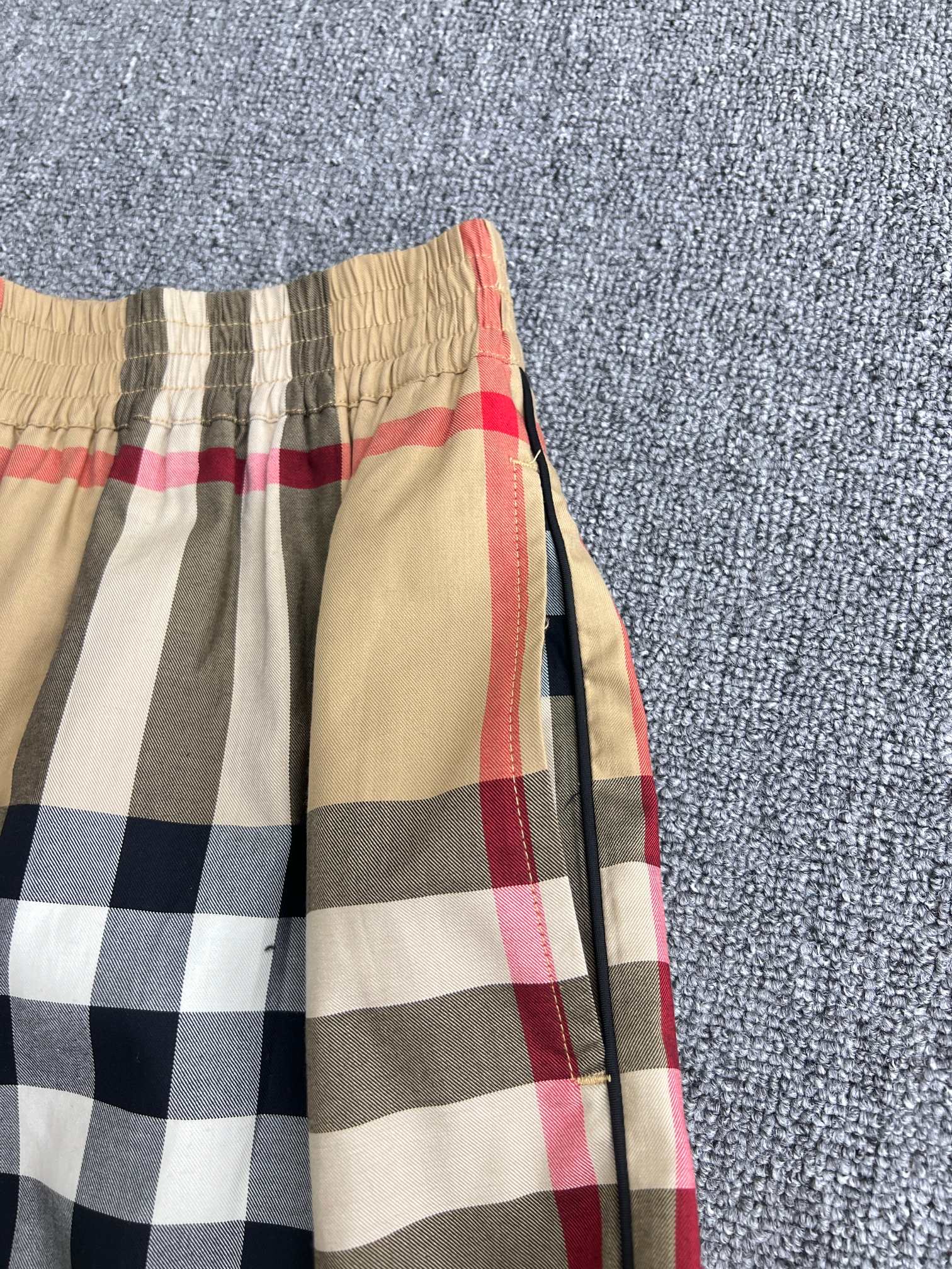 Burberry Check Cotton Trousers in Archive beige（80711011）