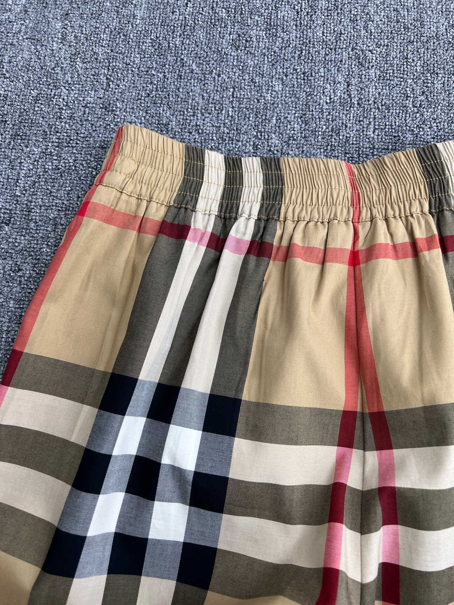 Burberry Check Cotton Trousers in Archive beige（80711011）