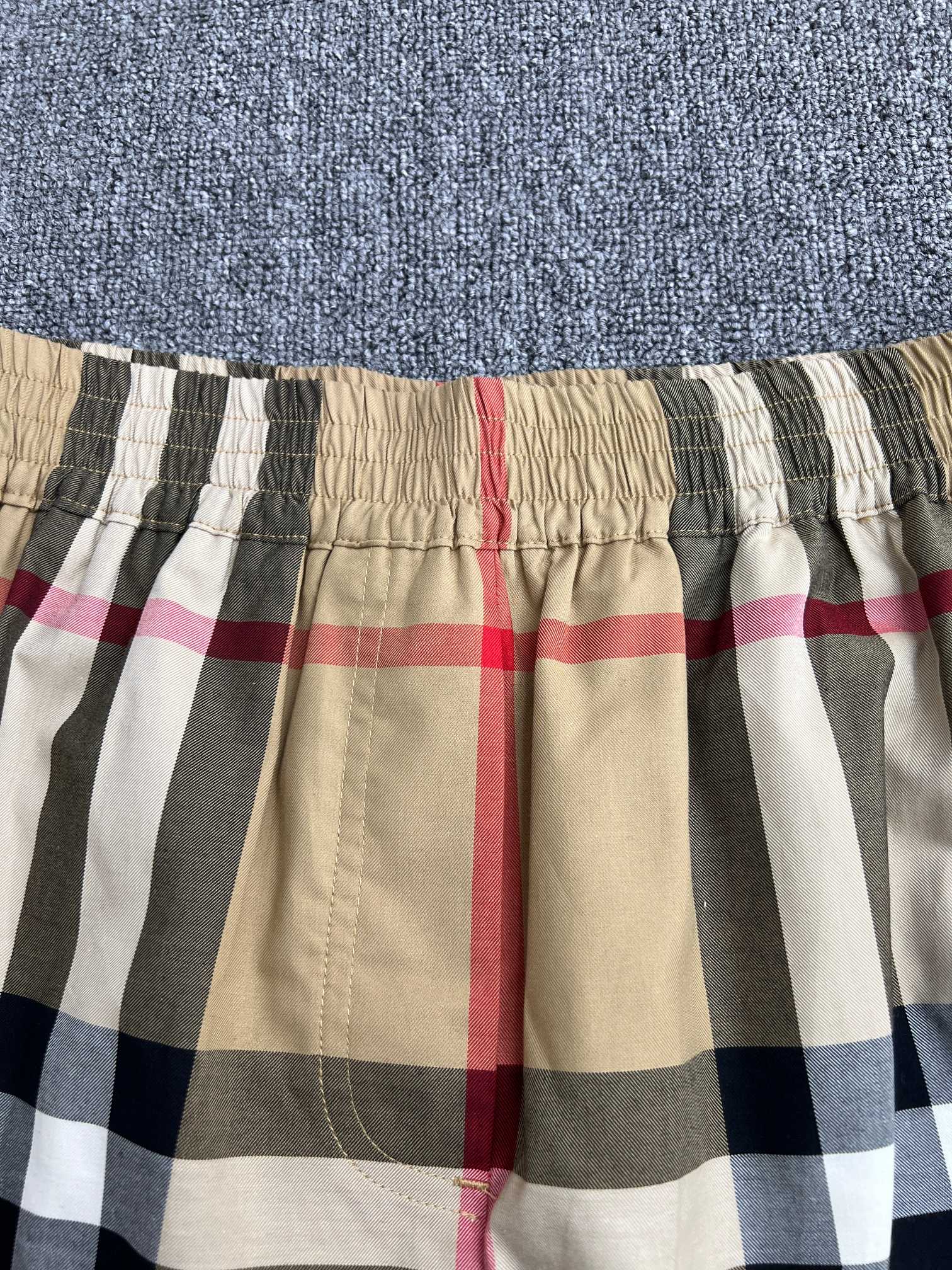 Burberry Check Cotton Shorts in Archive beige（80710911）