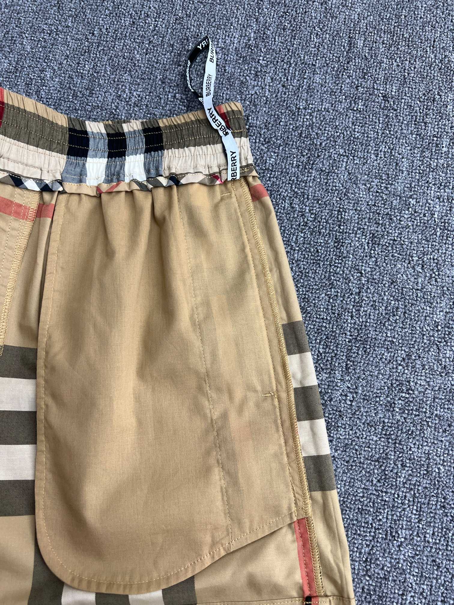 Burberry Check Cotton Shorts in Archive beige（80710911）