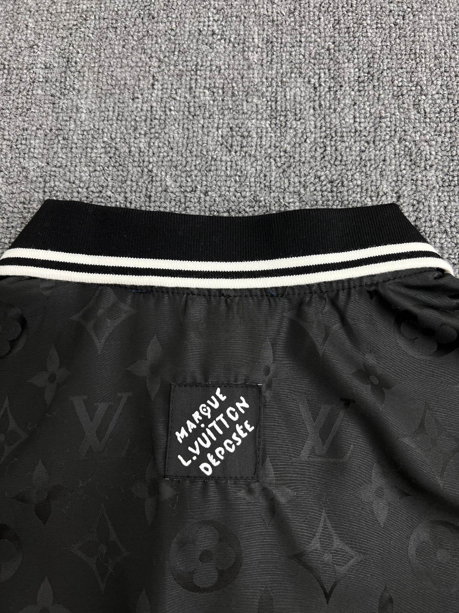 Louis Vuitton Men's Monogram Moire Jacquard Short-Sleeved Silk Shirt "Noir"（1AGTOZ）