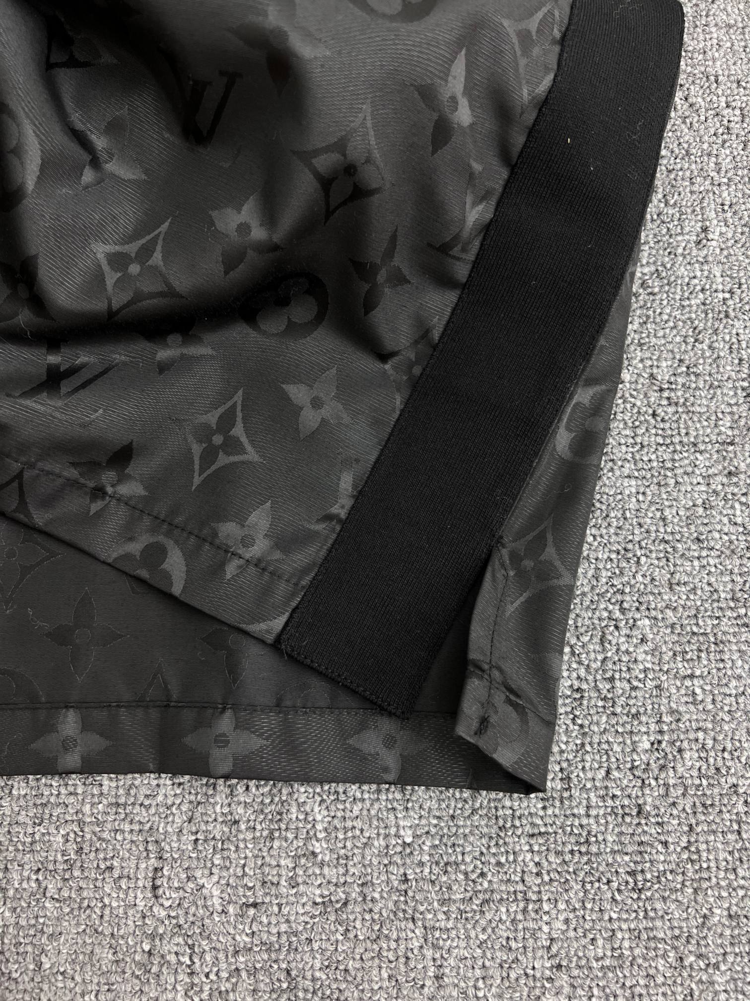 Louis Vuitton Men's Monogram Moire Jacquard Short-Sleeved Silk Shirt "Noir"（1AGTOZ）