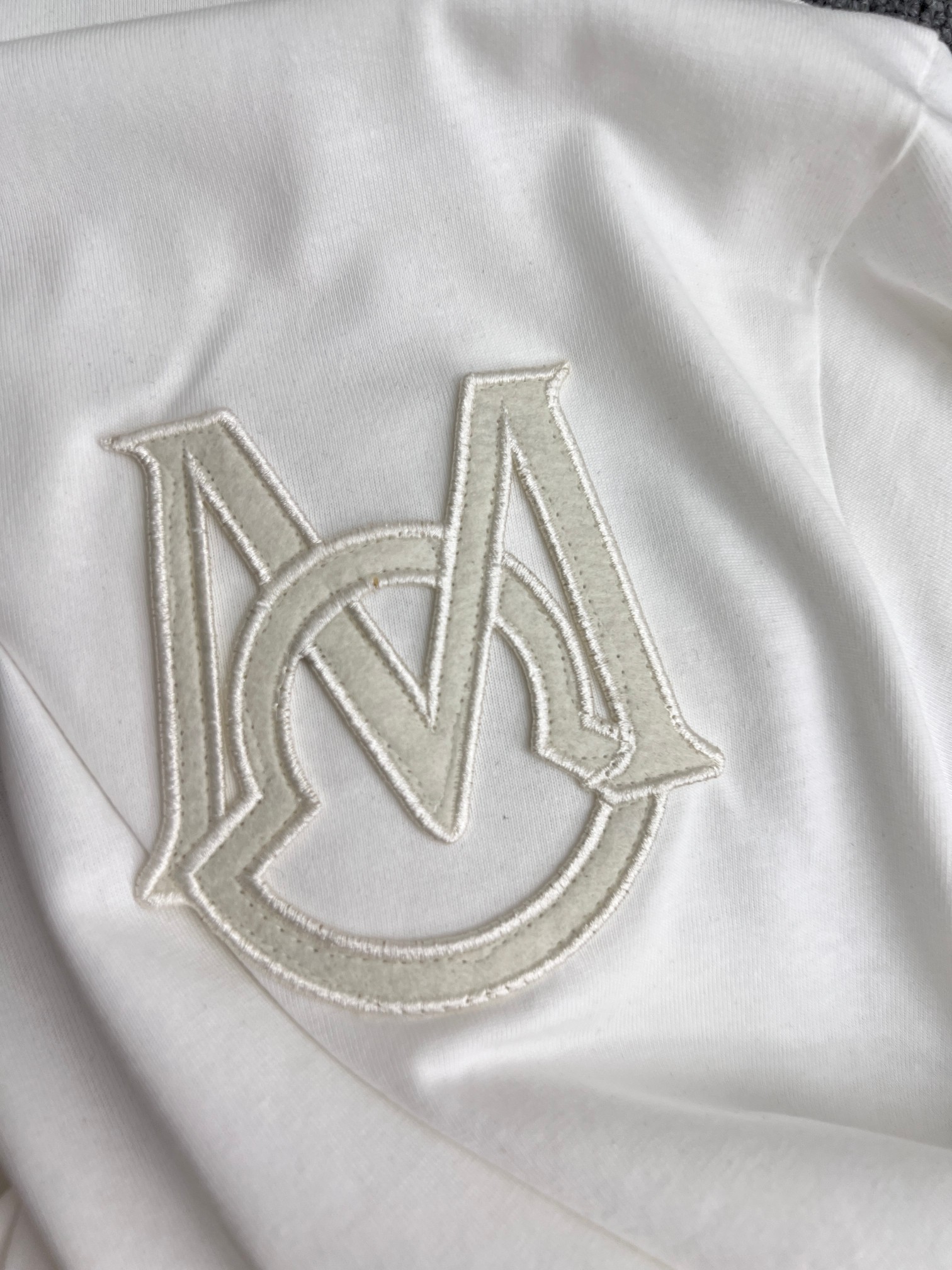 Moncler monogram cotton t-shirt（J20918C000218390T999）