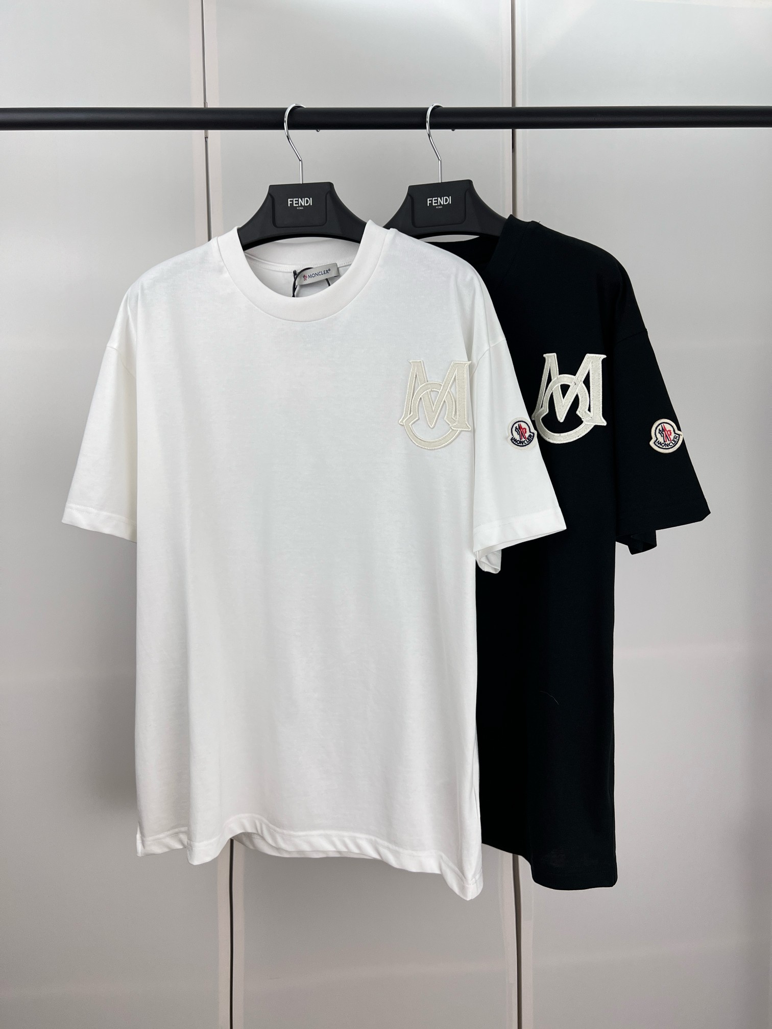 Moncler monogram cotton t-shirt（J20918C000218390T999）