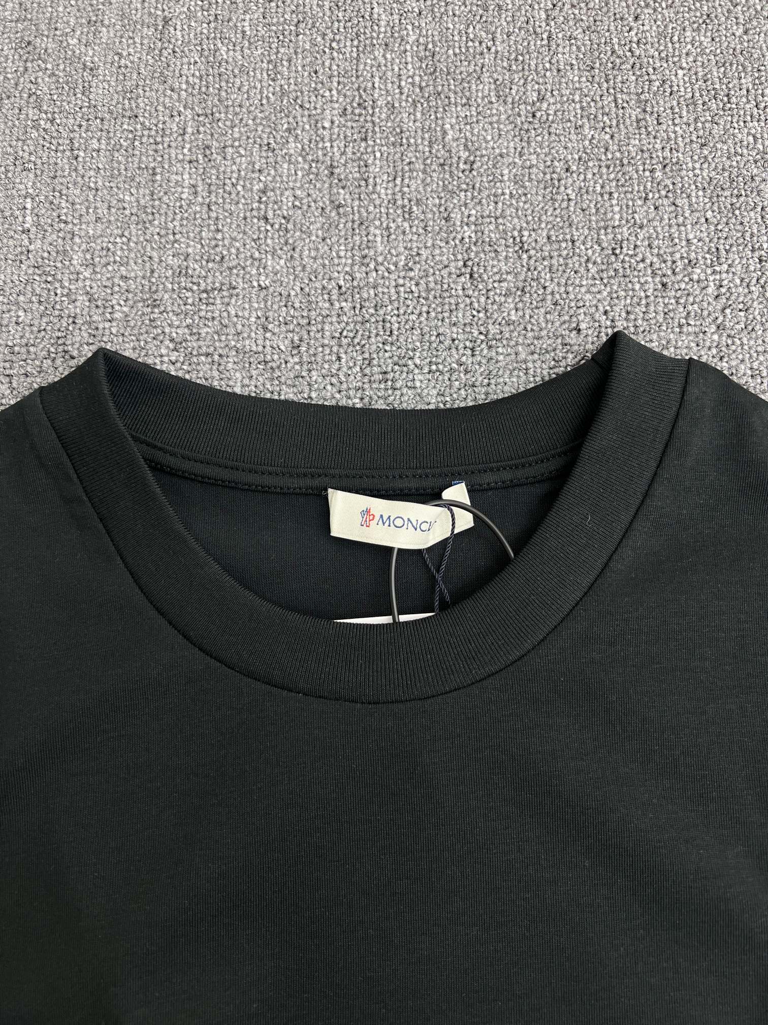 Moncler monogram cotton t-shirt（J20918C000218390T999）