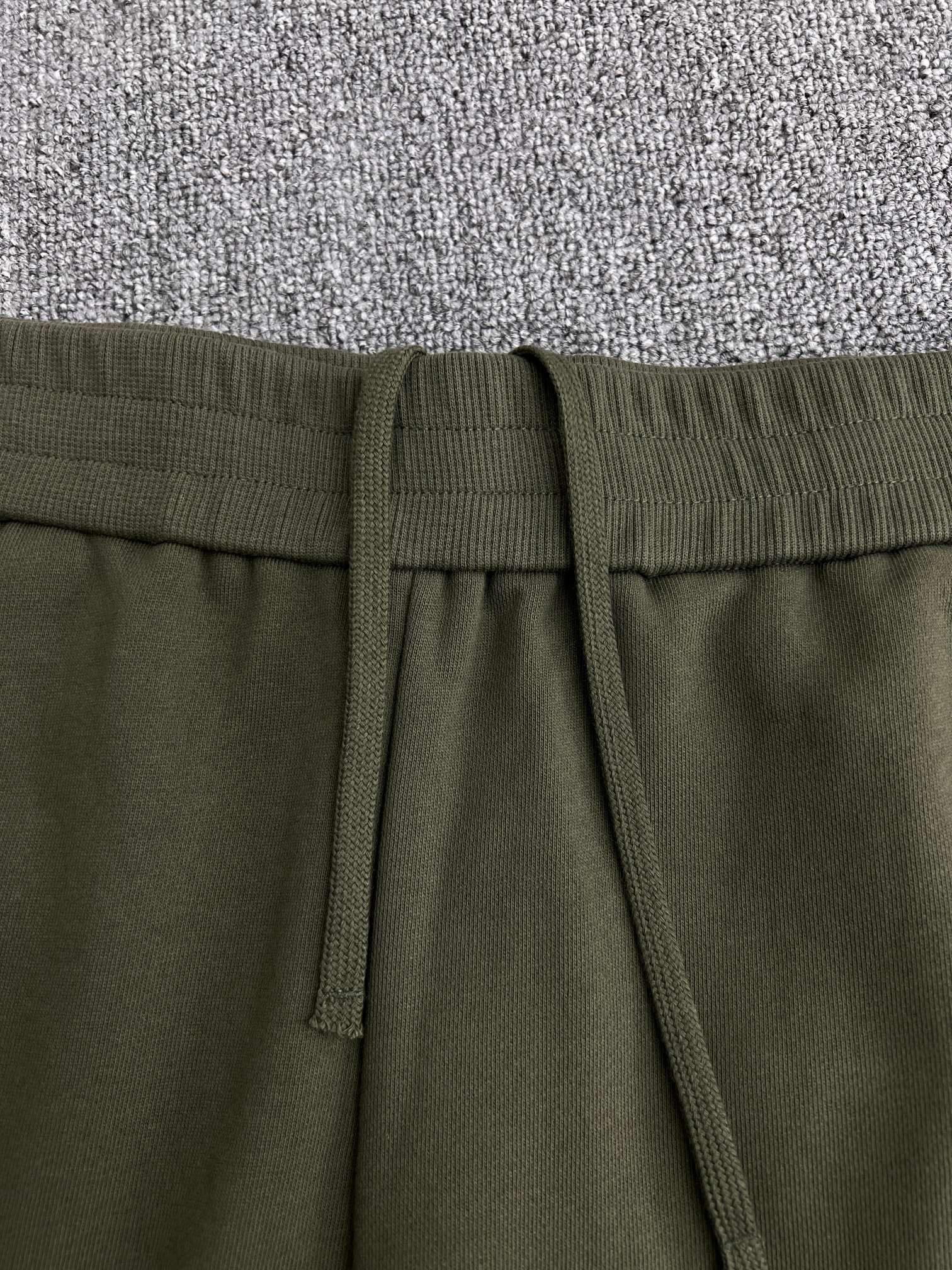 Moncler x mercedes by nigo Shorts（K14018H0000189AWV816）