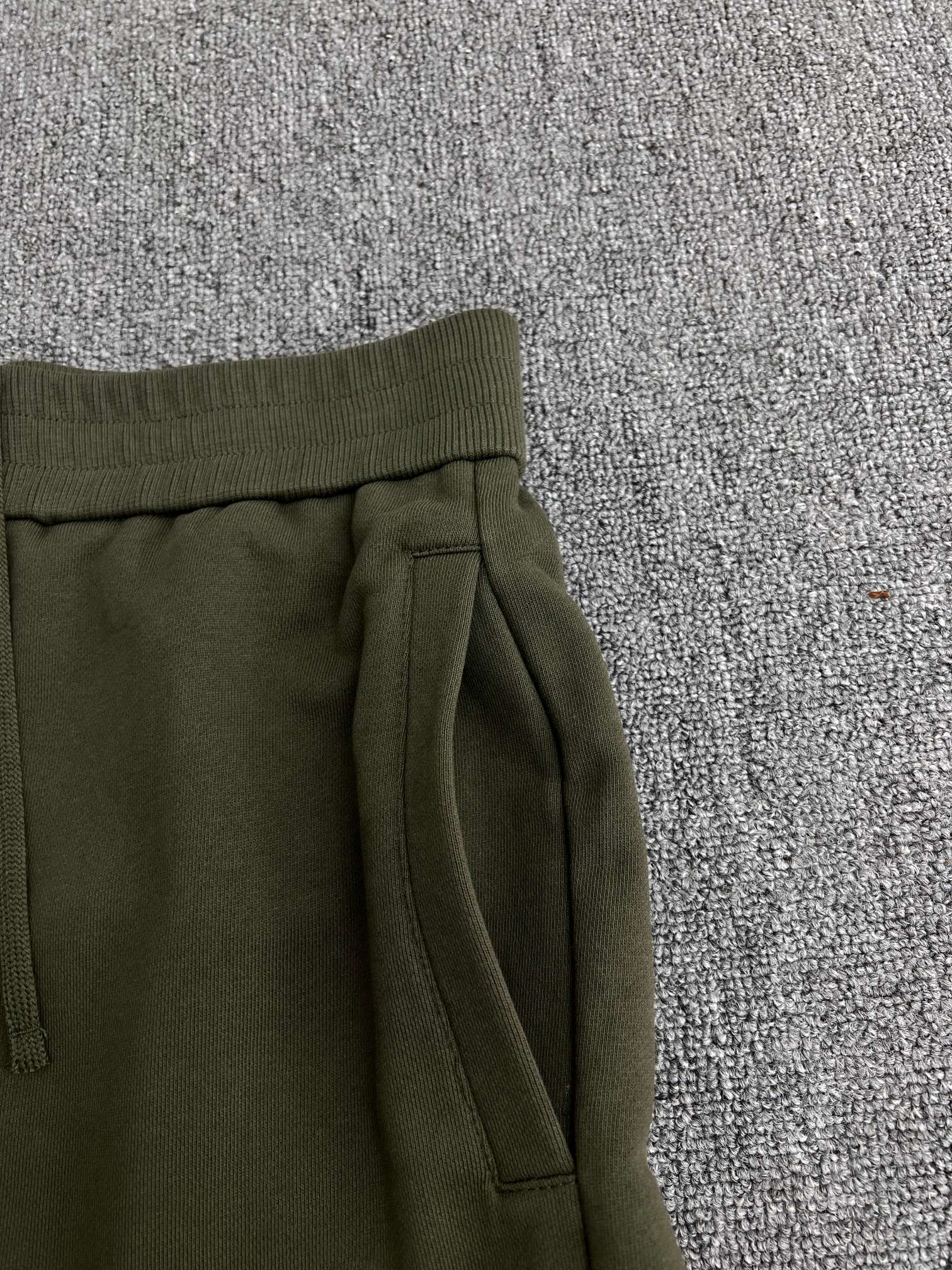 Moncler x mercedes by nigo Shorts（K14018H0000189AWV816）