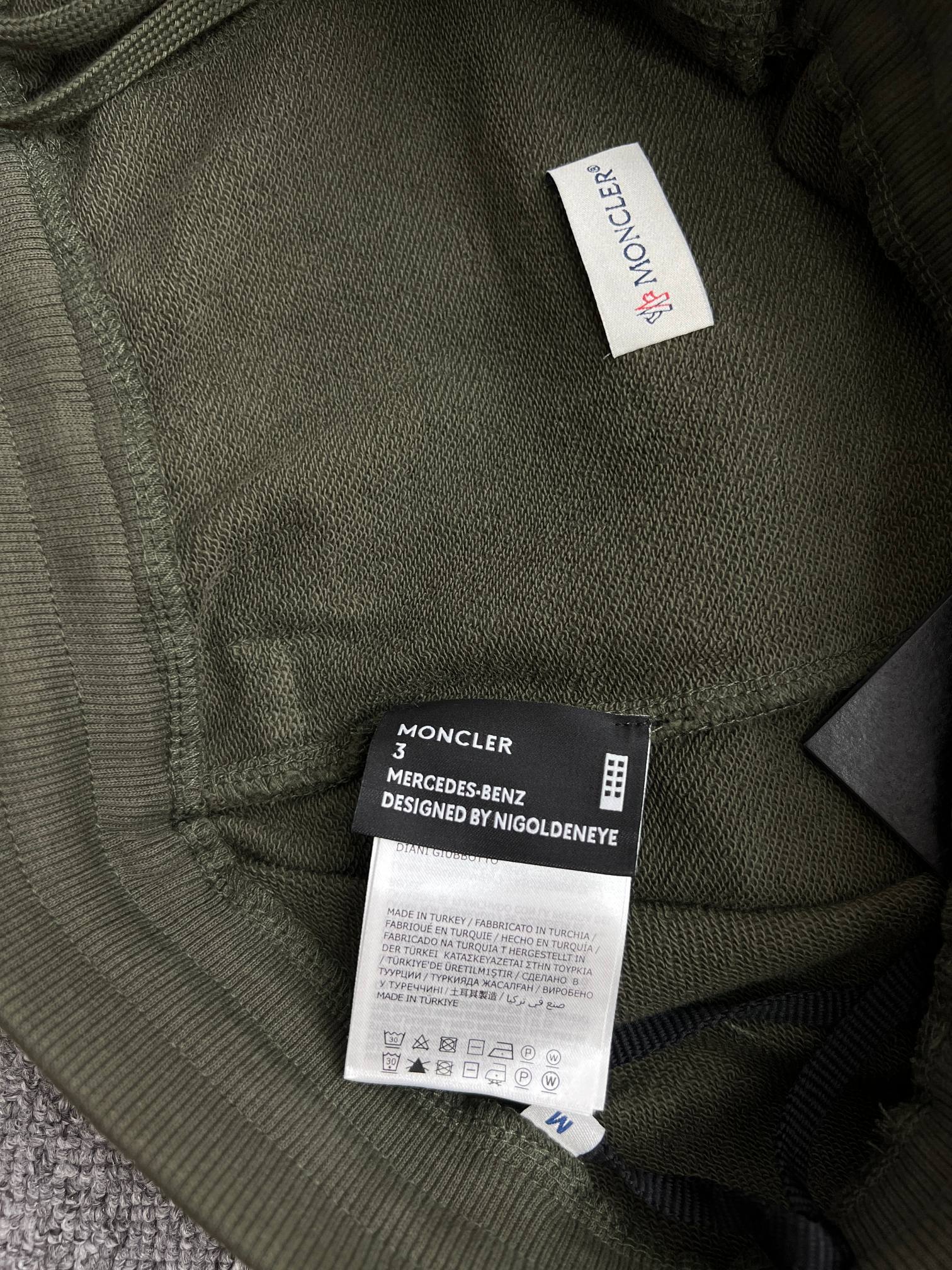 Moncler x mercedes by nigo Shorts（K14018H0000189AWV816）