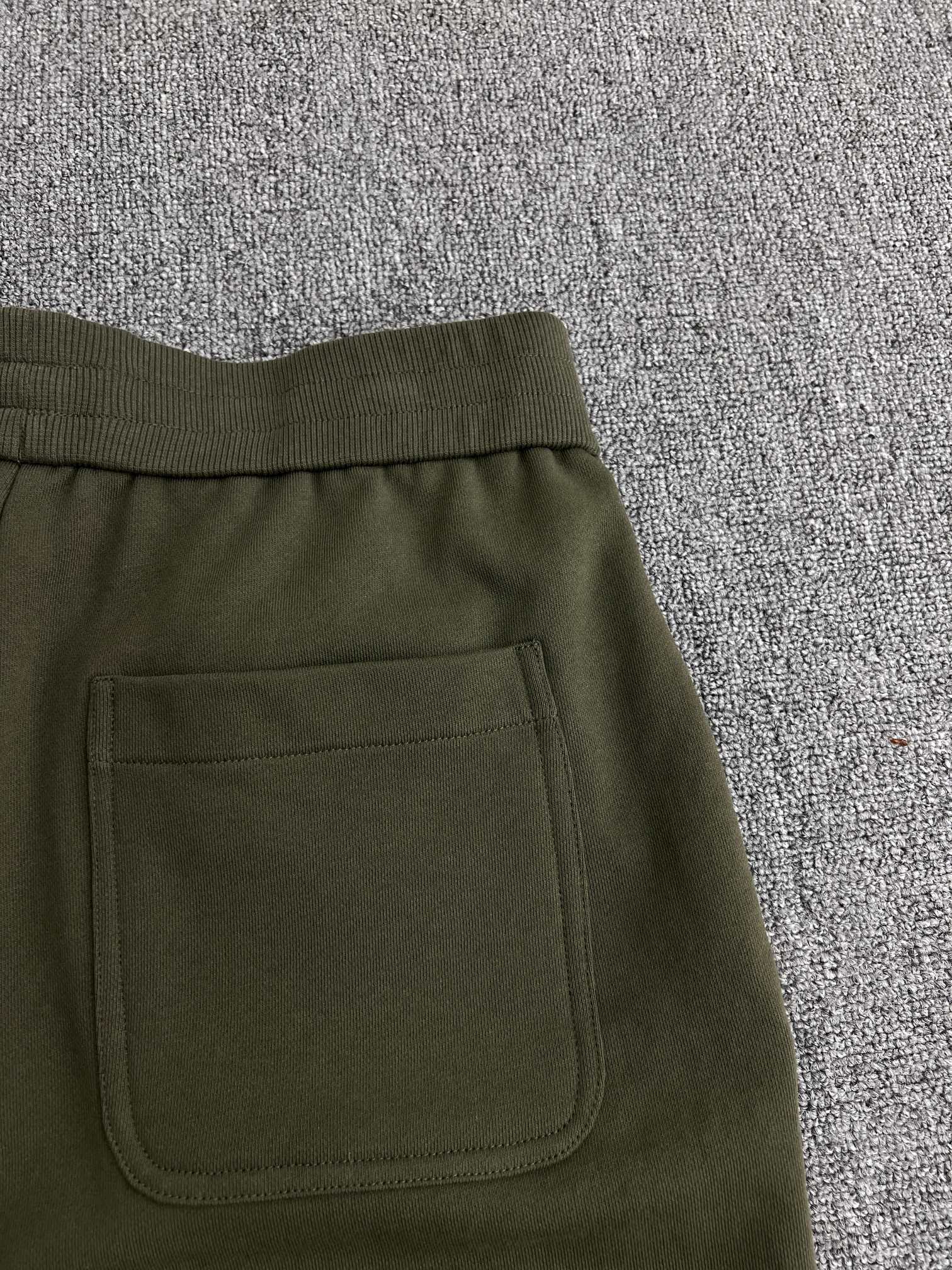 Moncler x mercedes by nigo Shorts（K14018H0000189AWV816）