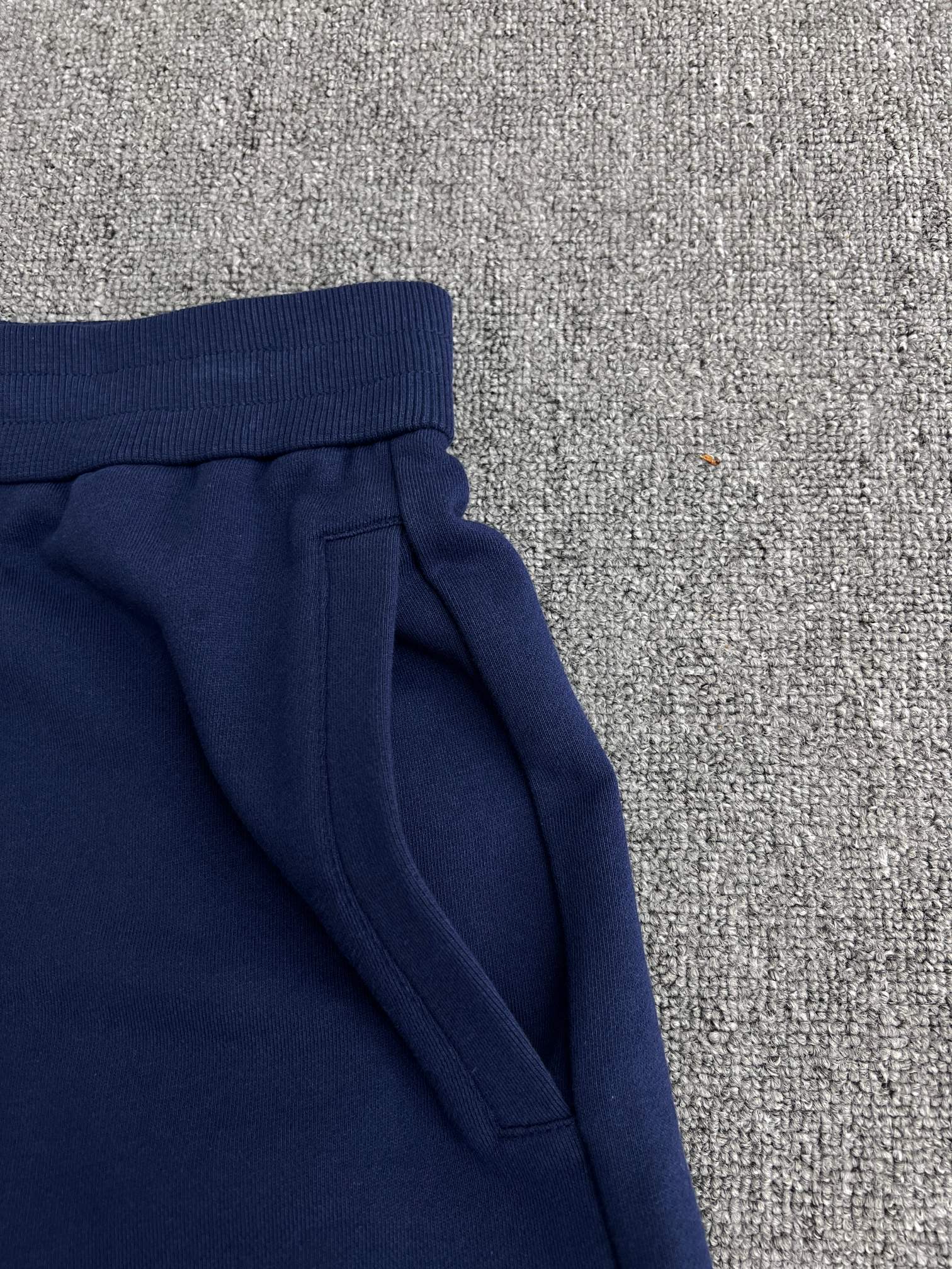 Moncler x mercedes by nigo Shorts（K14018H0000189AWV816）