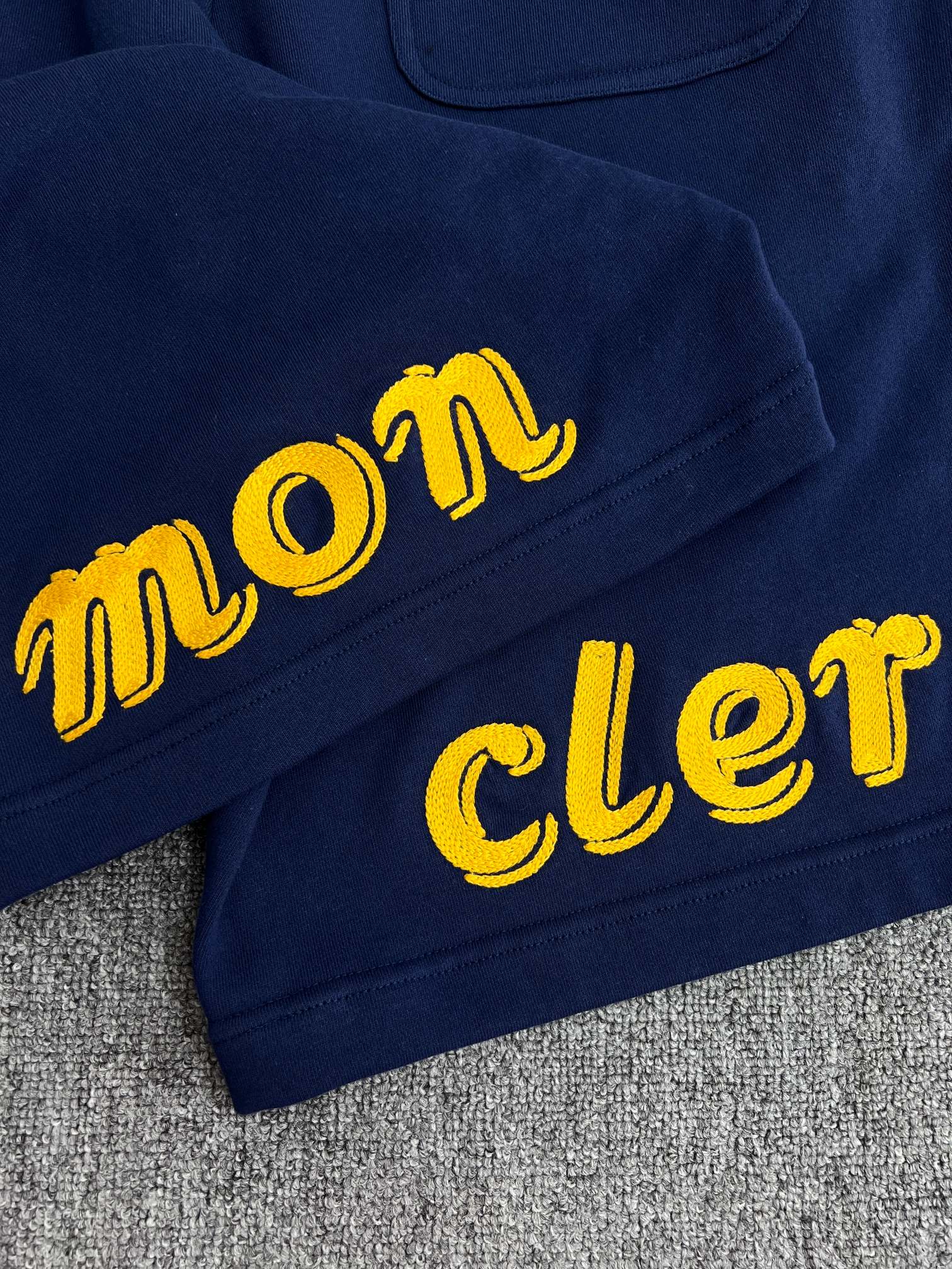 Moncler x mercedes by nigo Shorts（K14018H0000189AWV816）