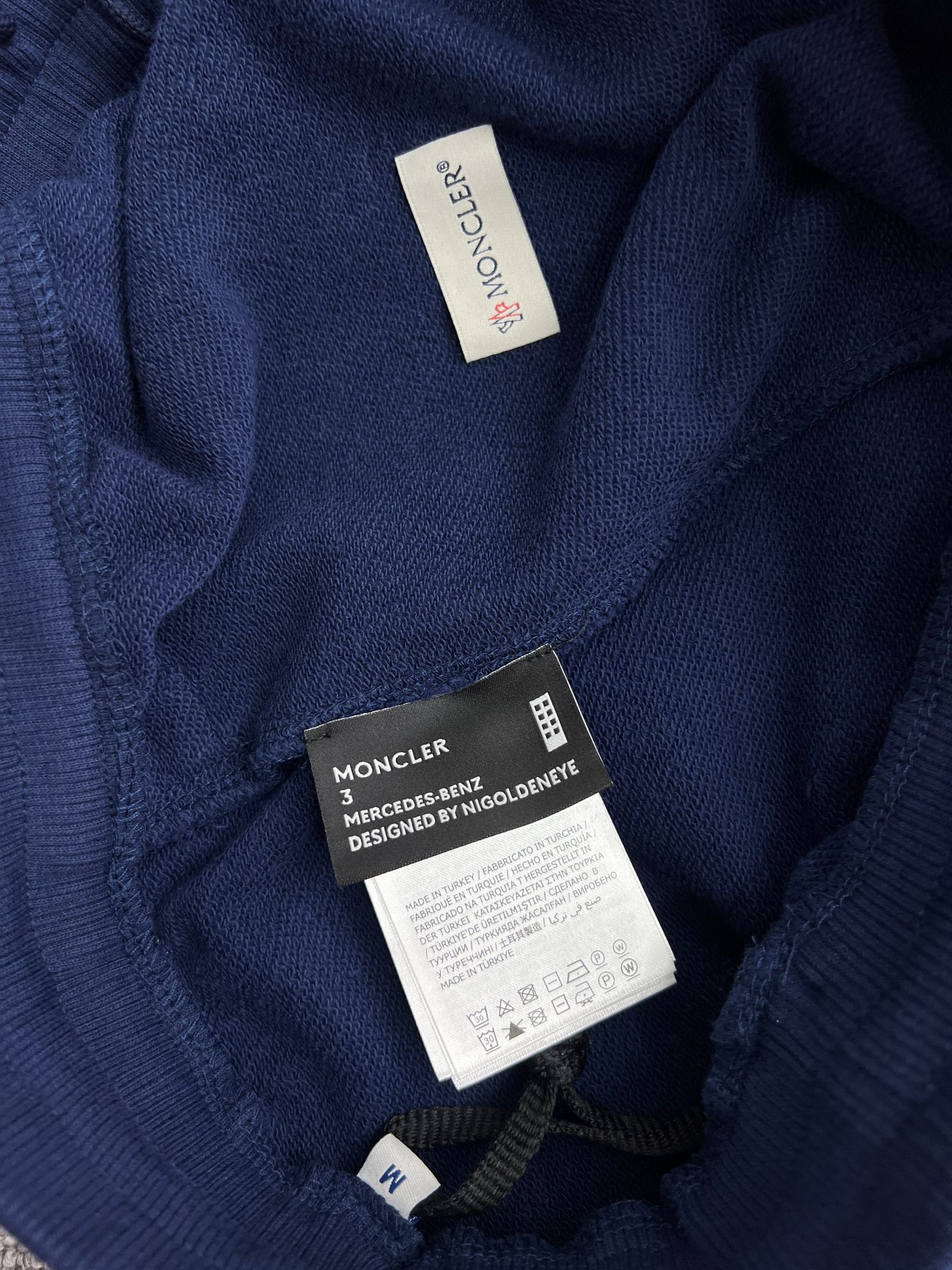 Moncler x mercedes by nigo Shorts（K14018H0000189AWV816）