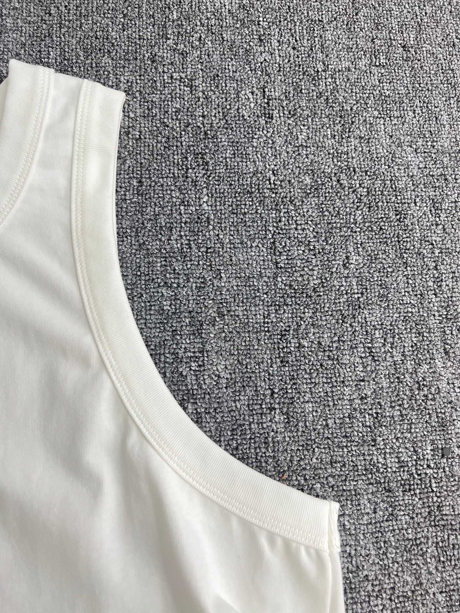 Prada Cotton Tank Top With Enameled Metal Triangle Logo (UJT109-11ZM-F0002-S-222）