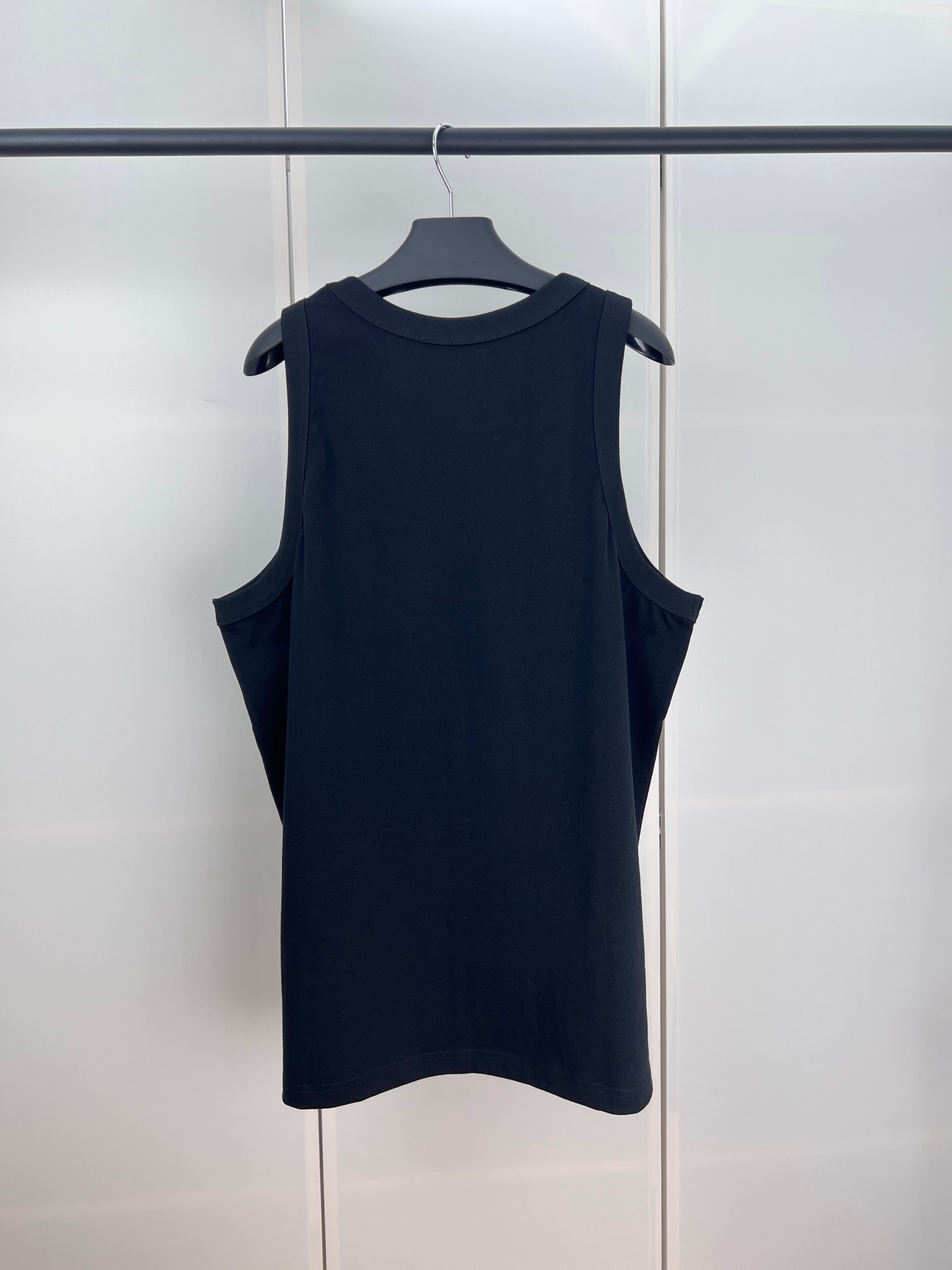 Prada Cotton Tank Top With Enameled Metal Triangle Logo (UJT109-11ZM-F0002-S-222）
