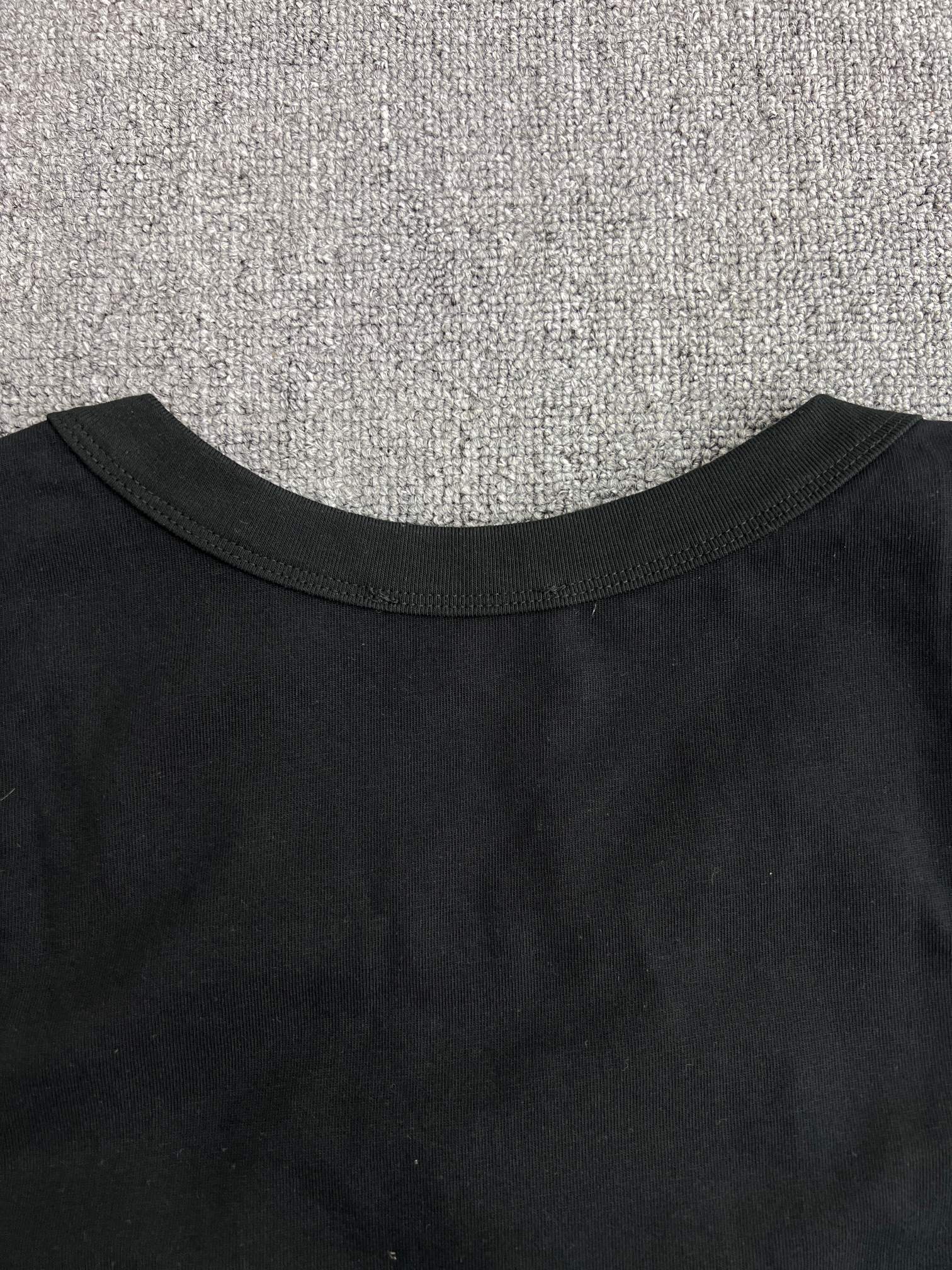 Prada Cotton Tank Top With Enameled Metal Triangle Logo (UJT109-11ZM-F0002-S-222）