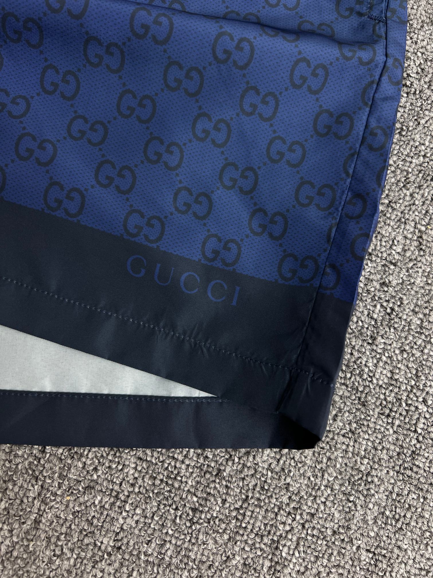 GUCCI Printed technical poplin swim shorts in navy （833310-XHAKR-4139）
