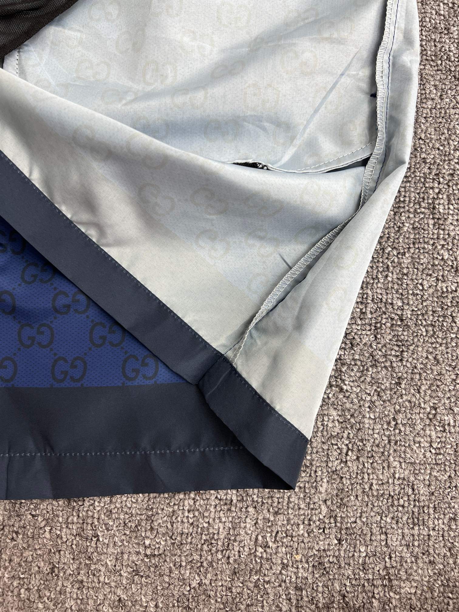 GUCCI Printed technical poplin swim shorts in navy （833310-XHAKR-4139）