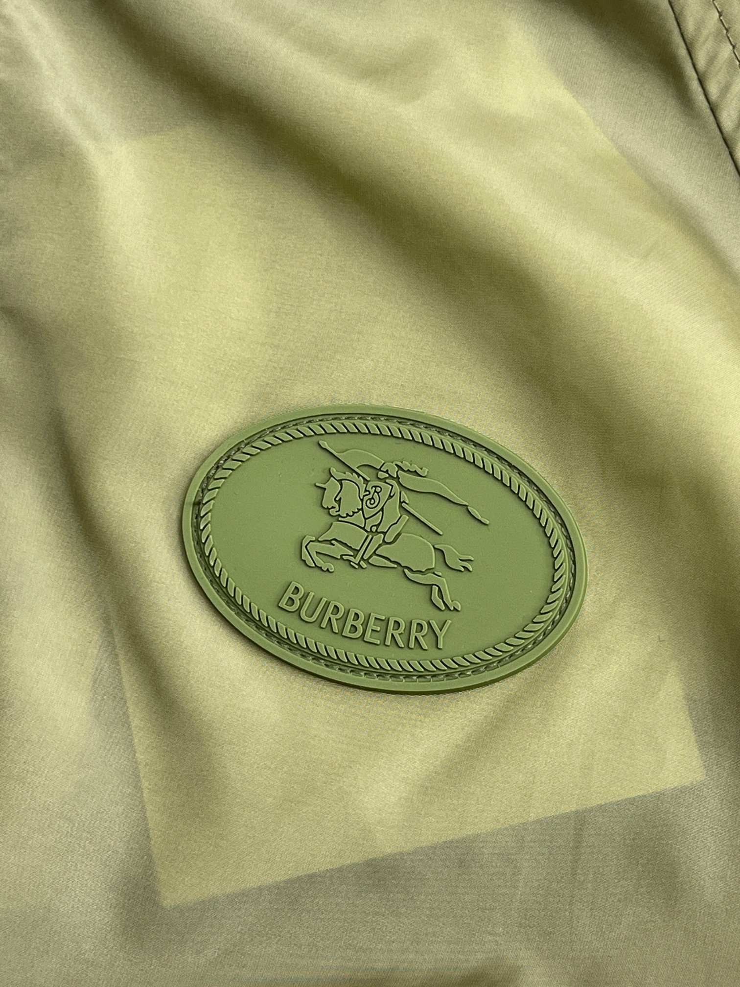 BURBERRY Nylon jacket with EKD patch（8110992C2982）