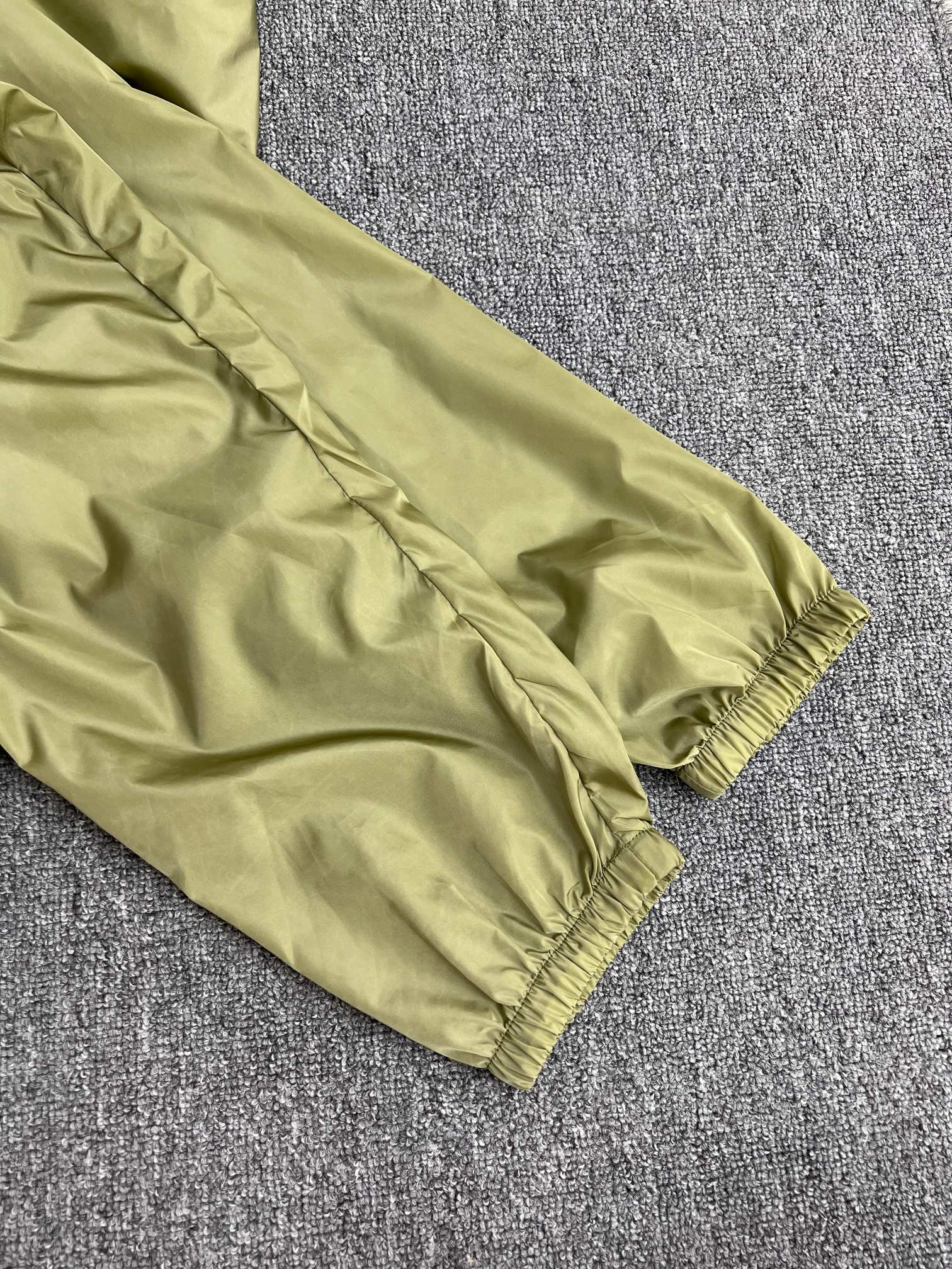 BURBERRY Nylon jacket with EKD patch（8110992C2982）