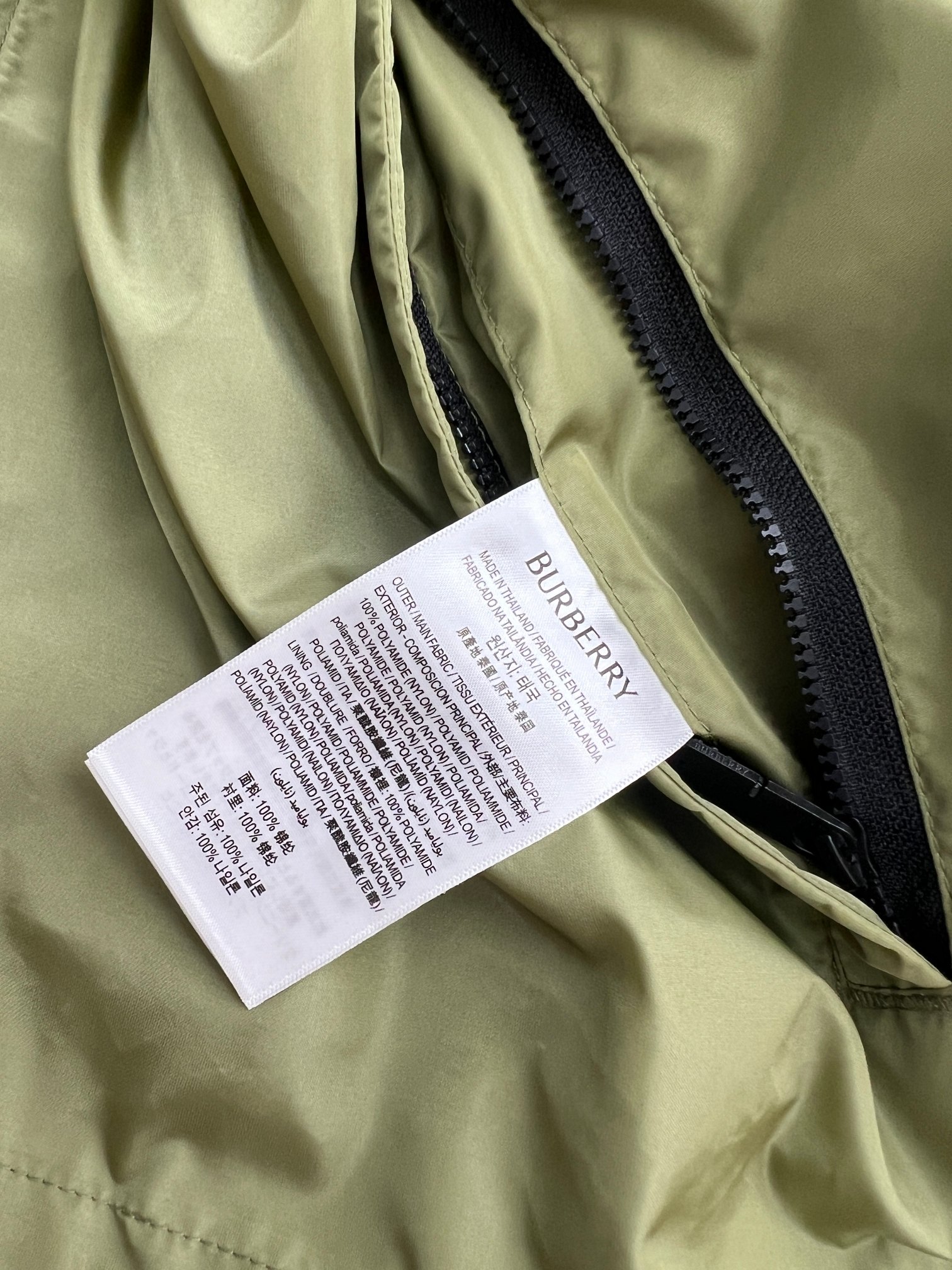 BURBERRY Nylon jacket with EKD patch（8110992C2982）