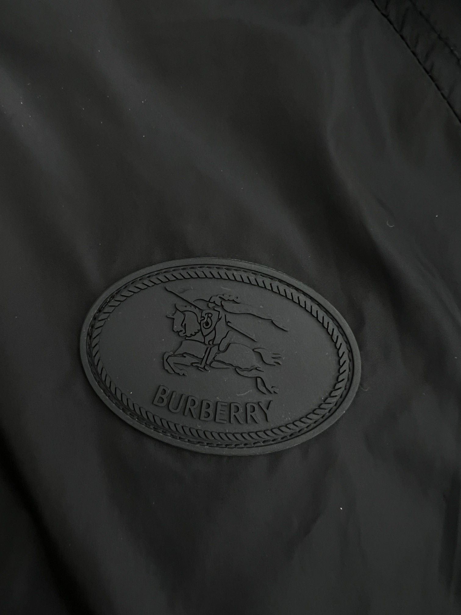 BURBERRY Nylon jacket with EKD patch（8110992C2982）