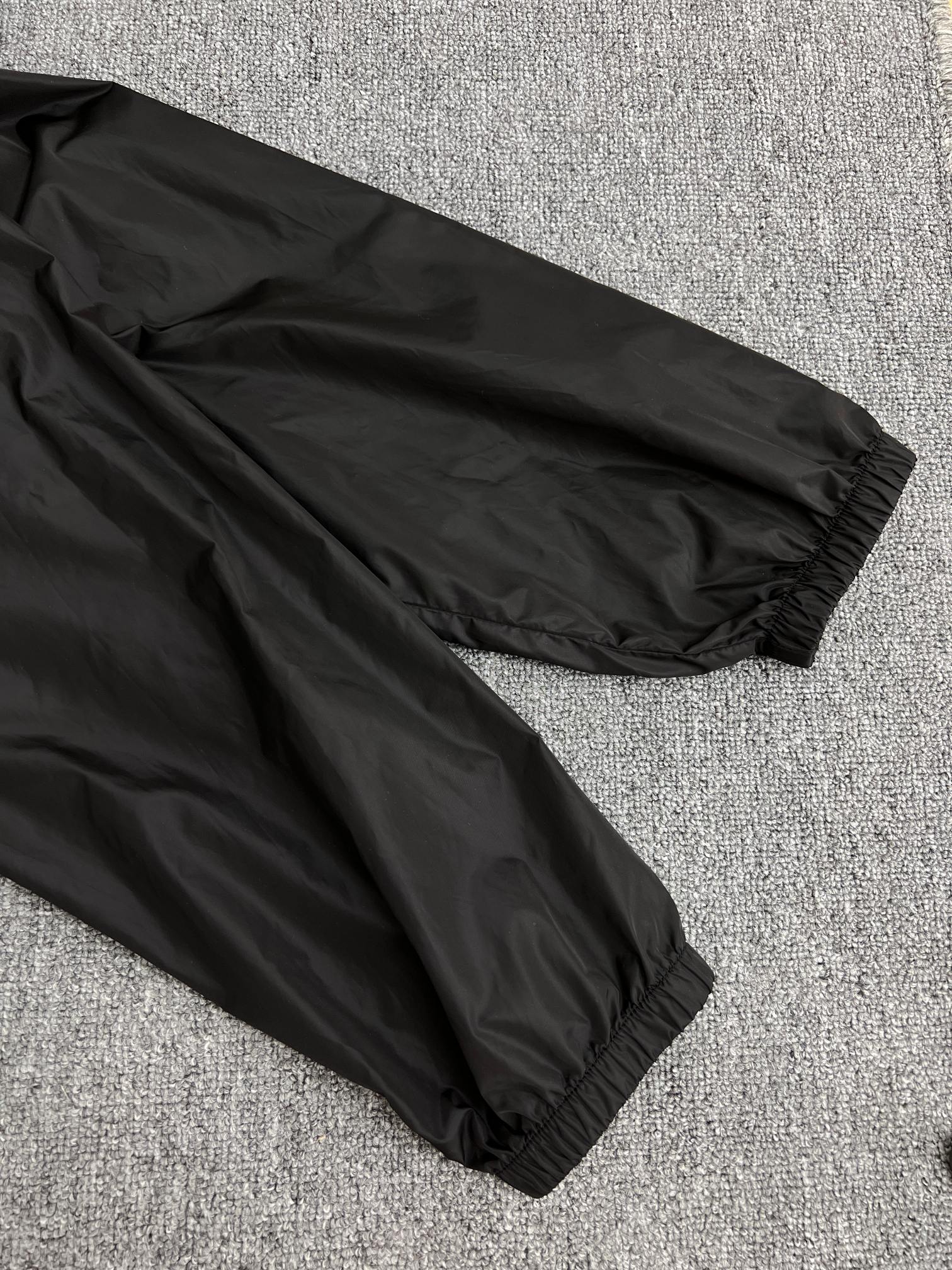 BURBERRY Nylon jacket with EKD patch（8110992C2982）