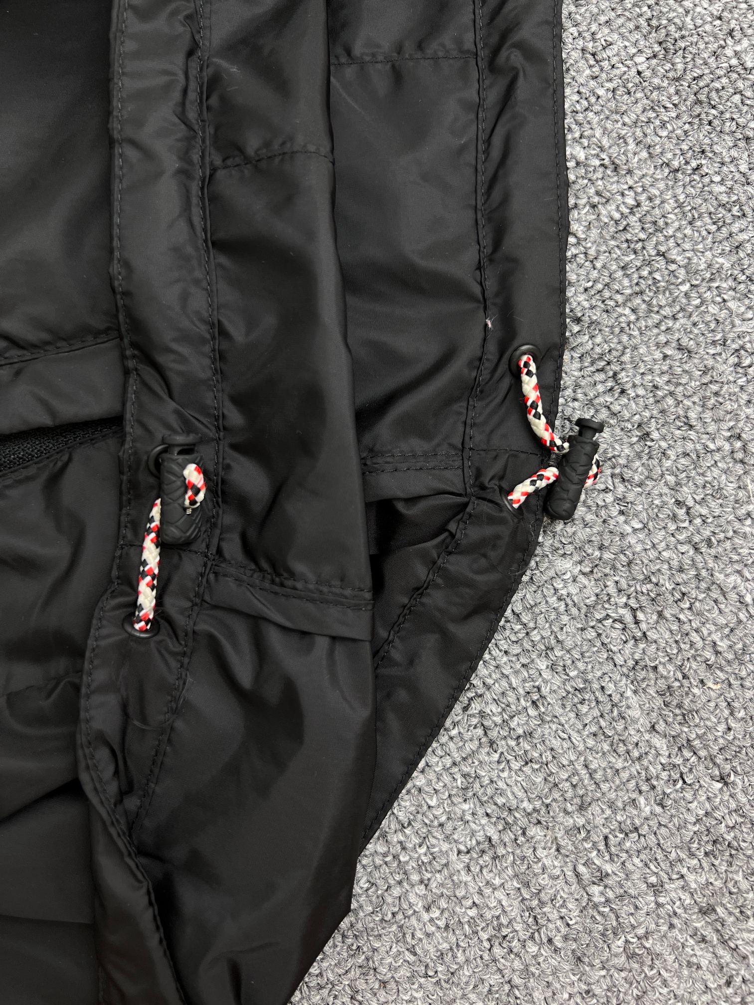 BURBERRY Nylon jacket with EKD patch（8110992C2982）