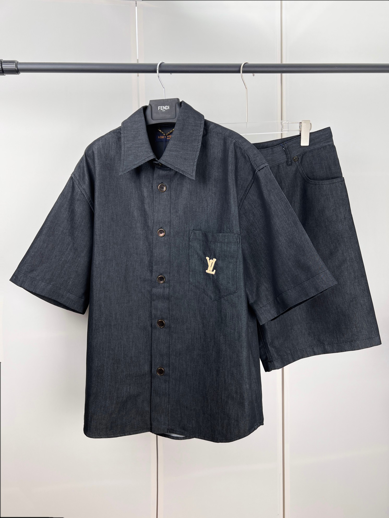 Louis Vuitton Men's Short Sleeve Chambray Shirt（1AHVW4）