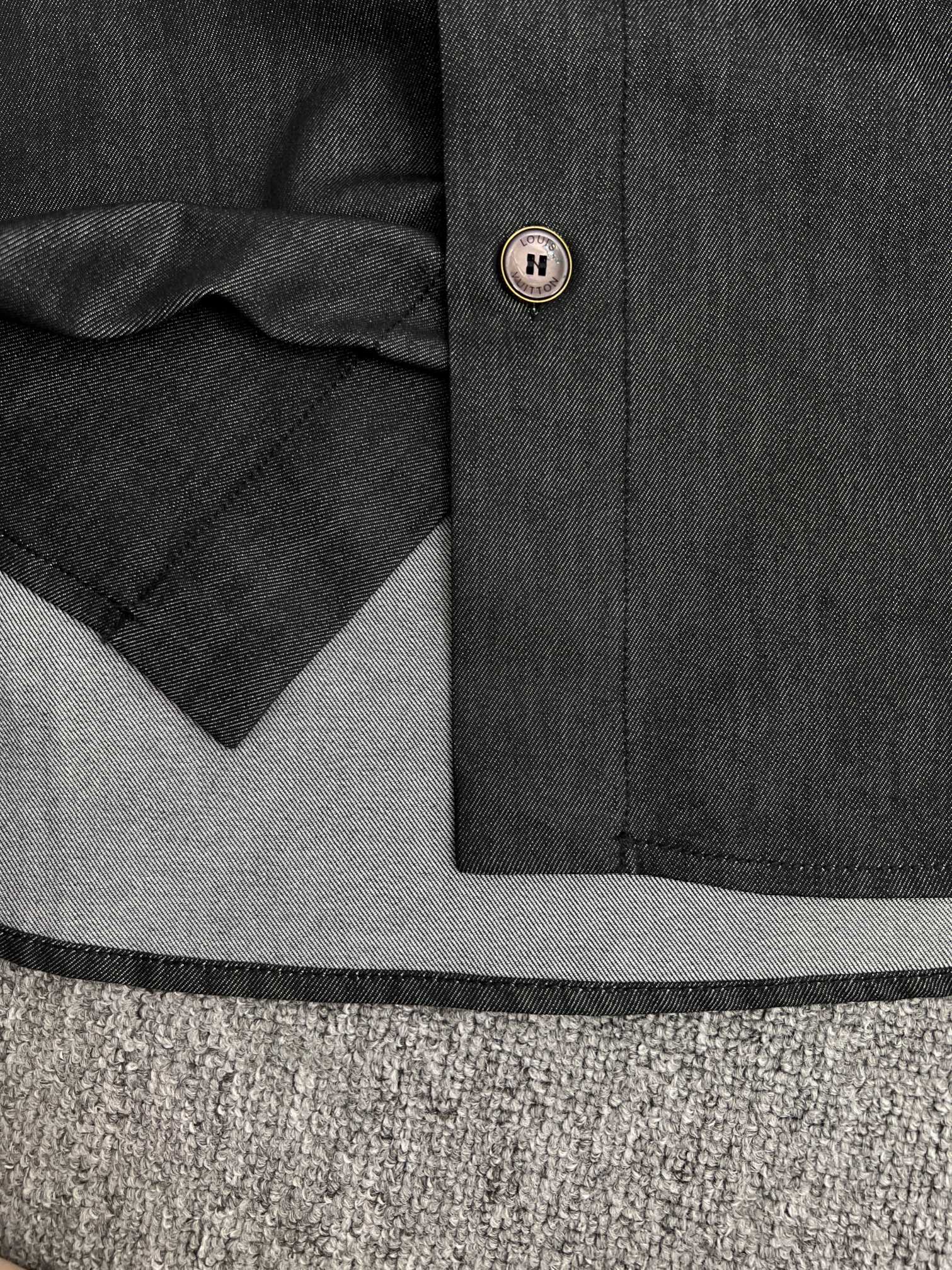 Louis Vuitton Men's Short Sleeve Chambray Shirt（1AHVW4）