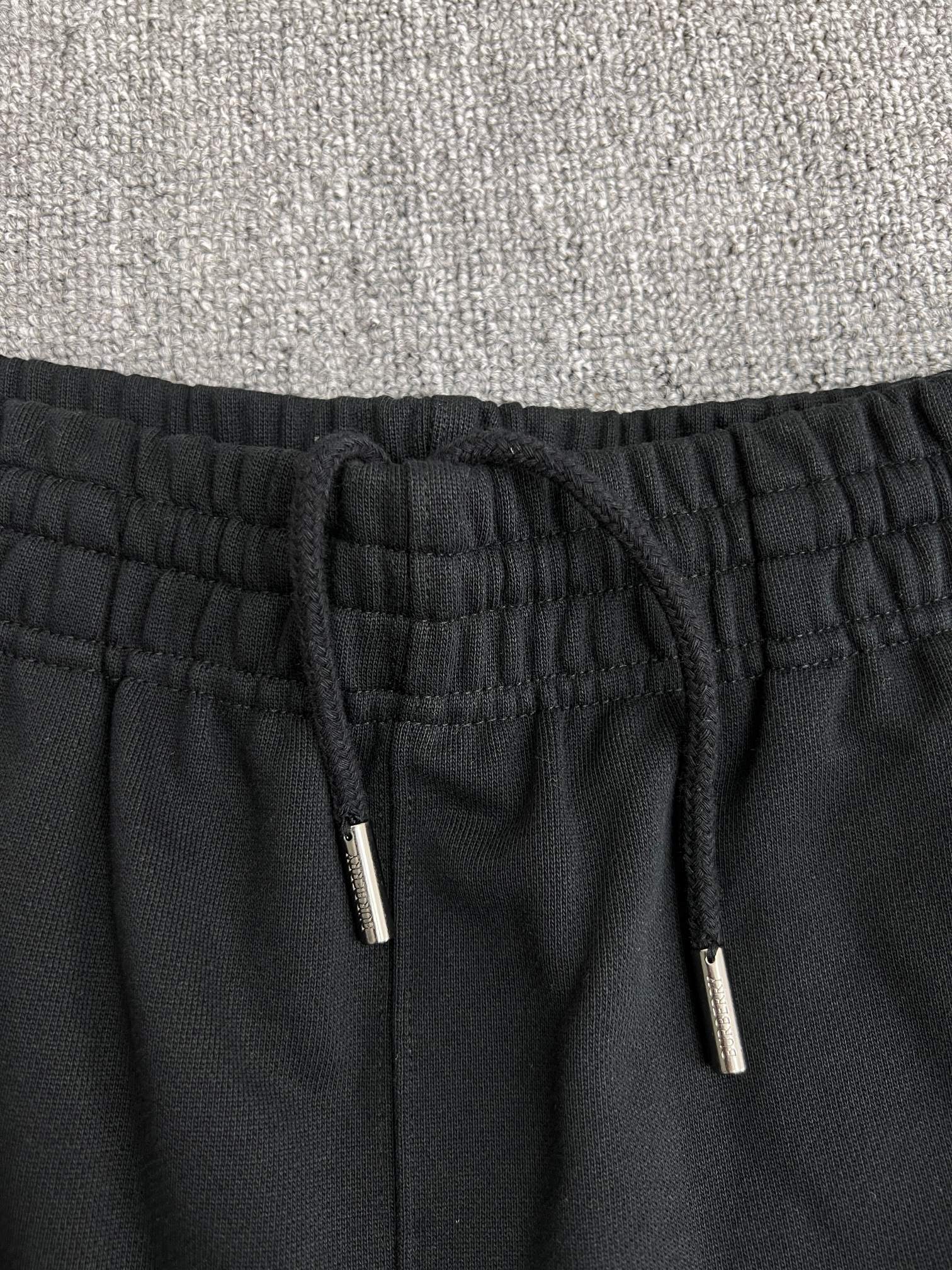 BURBERRY Knight's Seal Cotton Shorts（81104951）