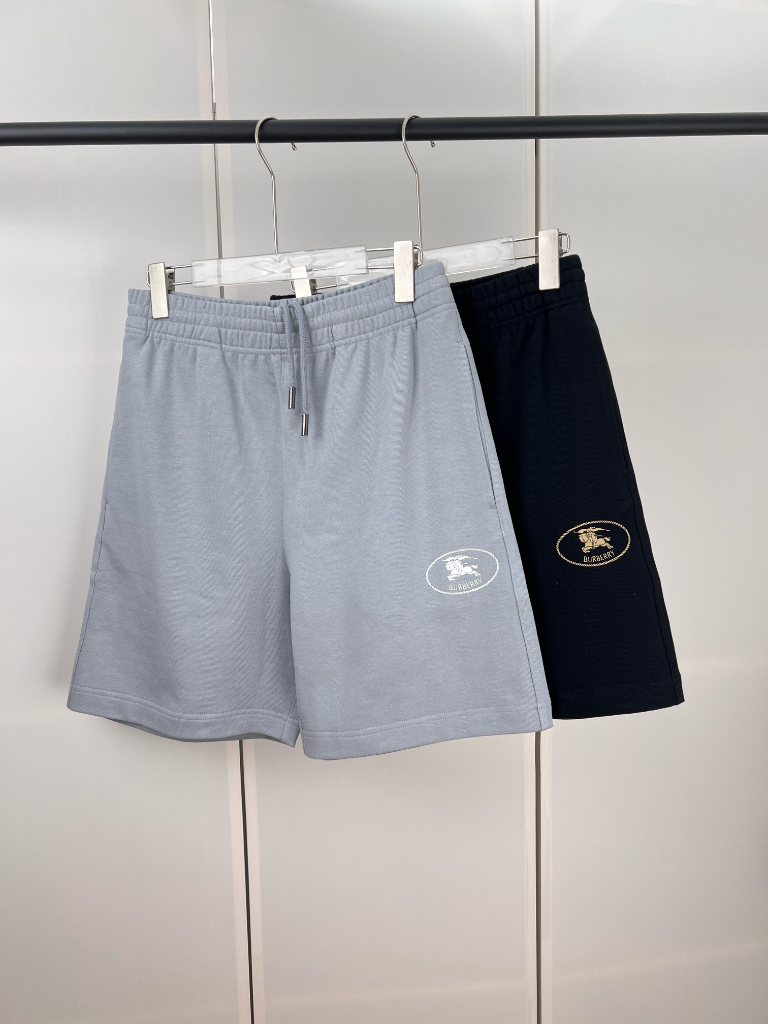 BURBERRY Knight's Seal Cotton Shorts（81104951）