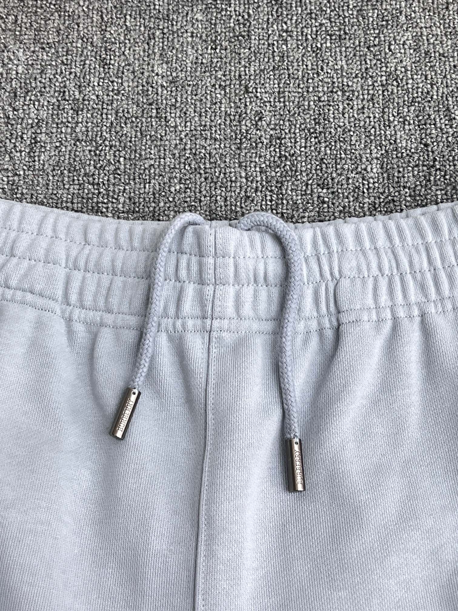 BURBERRY Knight's Seal Cotton Shorts（81104951）