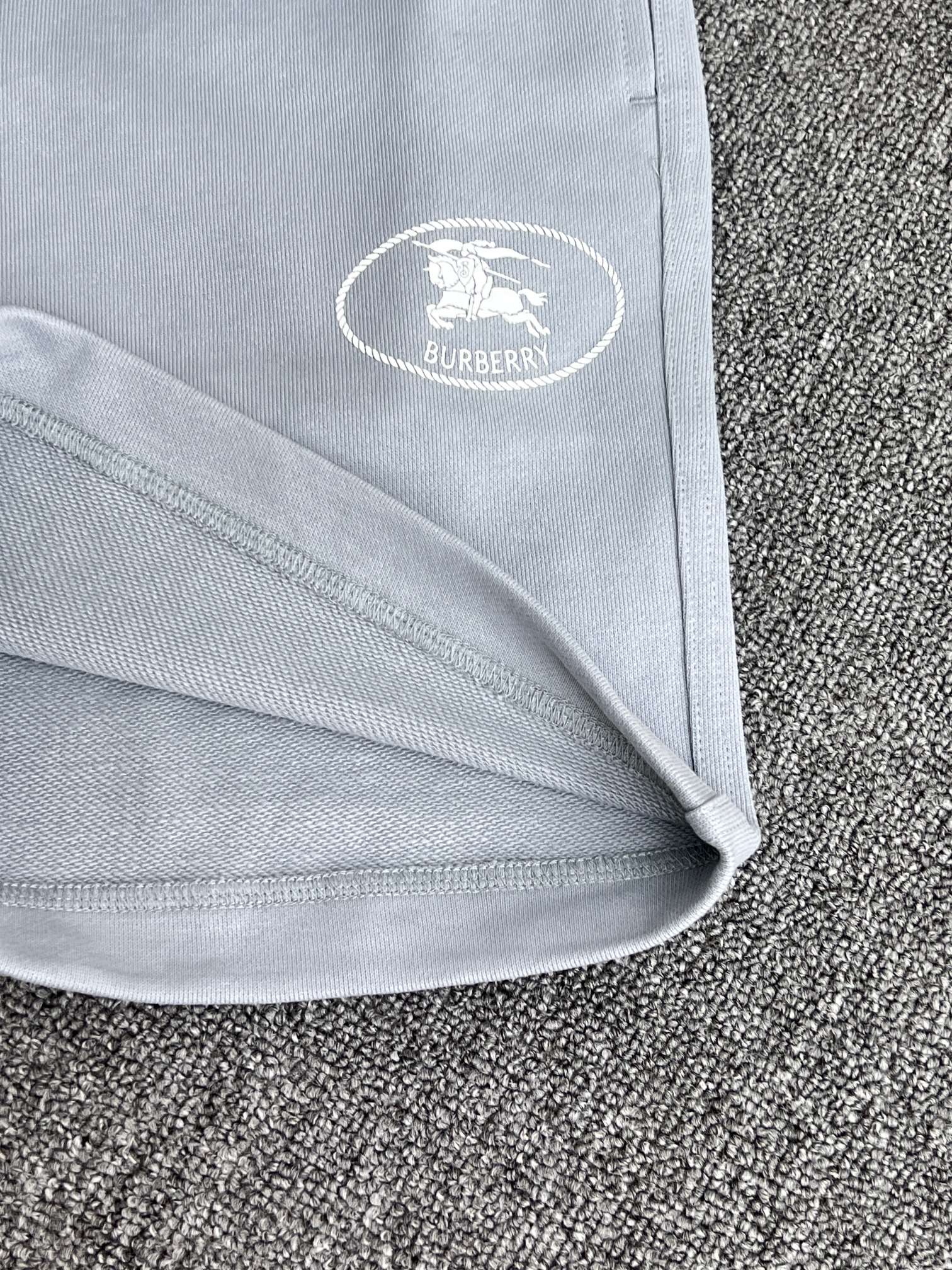 BURBERRY Knight's Seal Cotton Shorts（81104951）