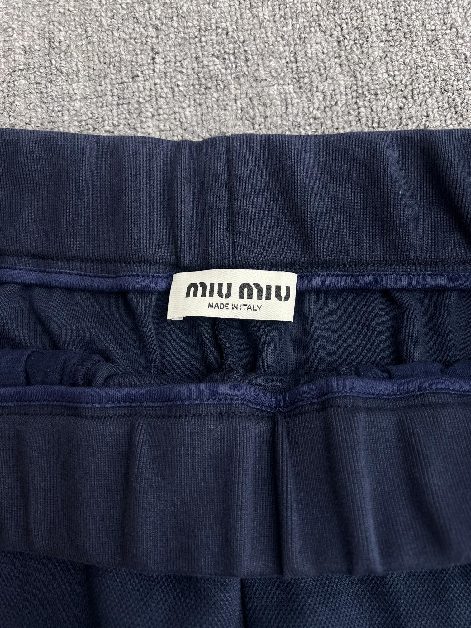 MIUMIU  Bermuda shorts（MP1911-17LN-F0008-S-OOO）
