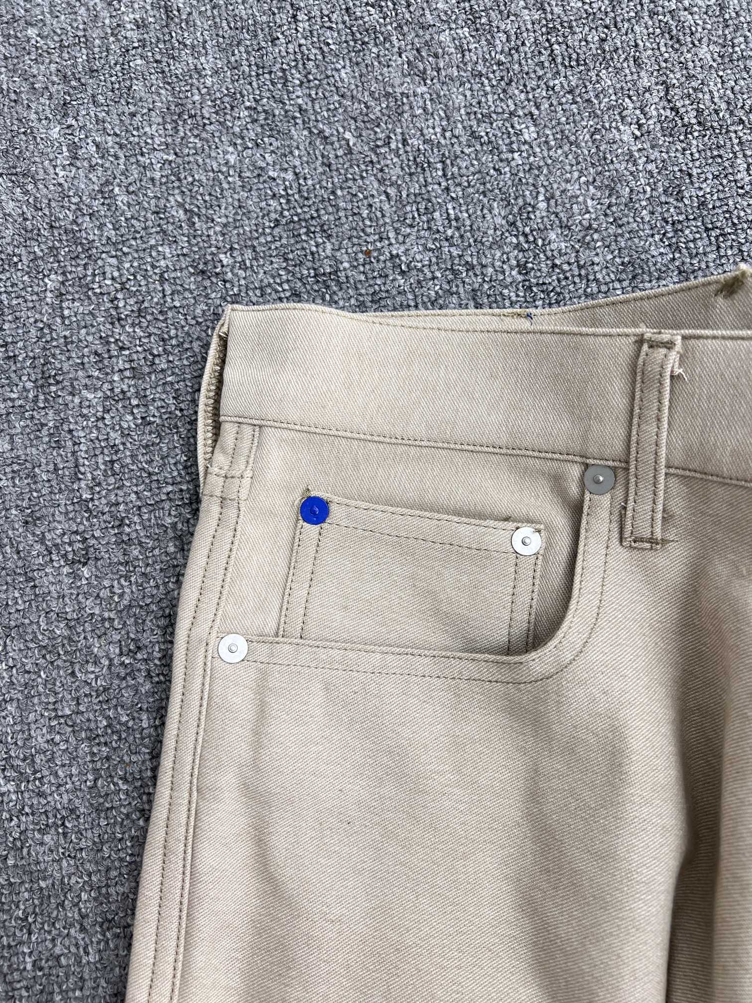 BURBERRY EKD Denim Shorts in Rubble（81055501）