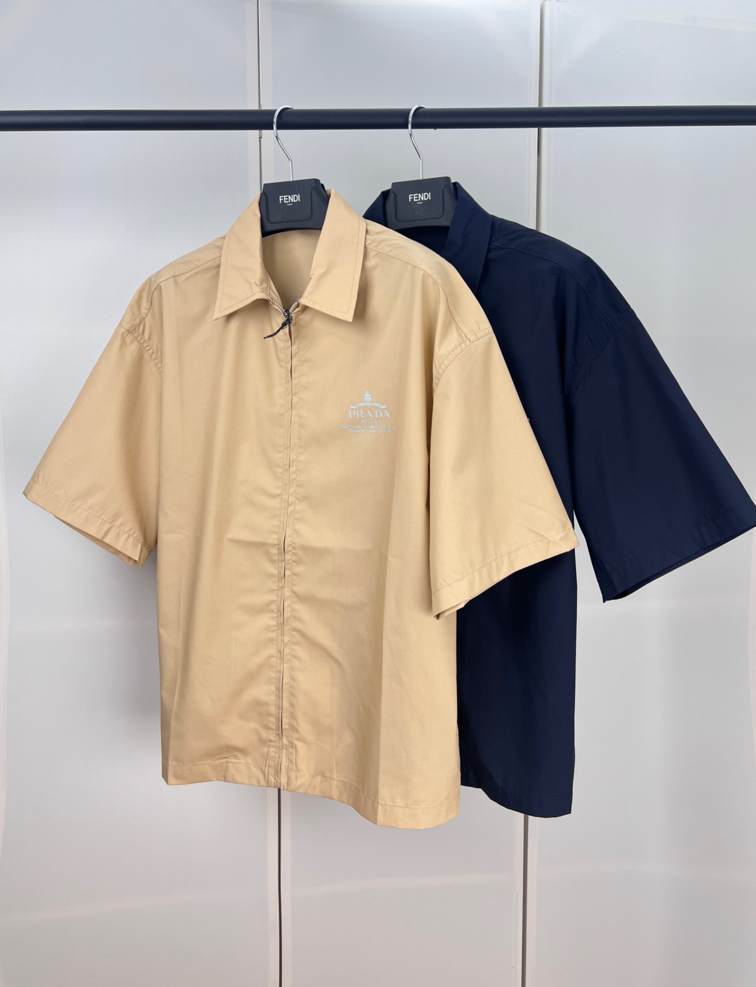 PRADA Short sleeved Zip Shirt (SC781-1480-F0216-S-OOO）