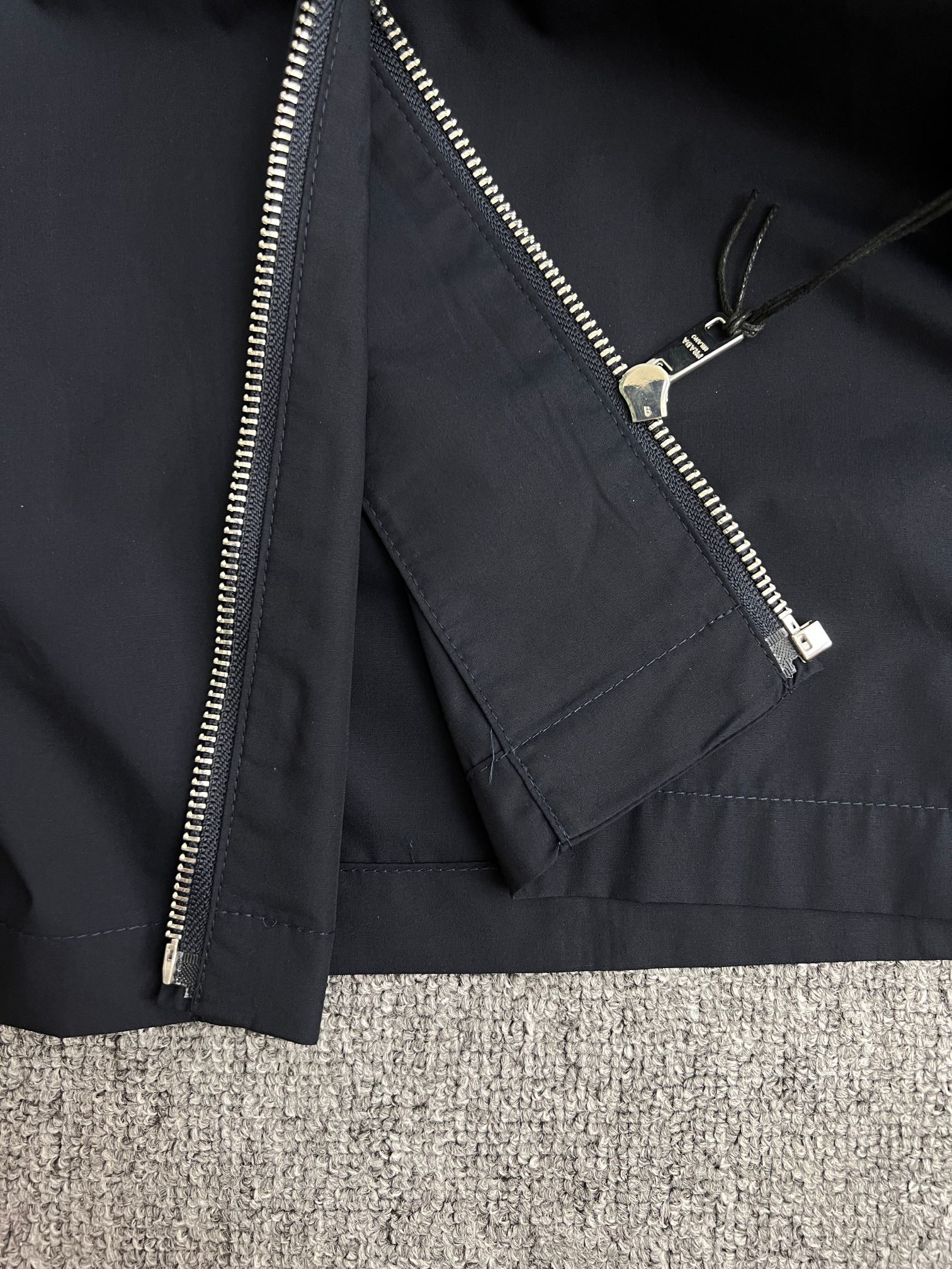 PRADA Short sleeved Zip Shirt (SC781-1480-F0216-S-OOO）