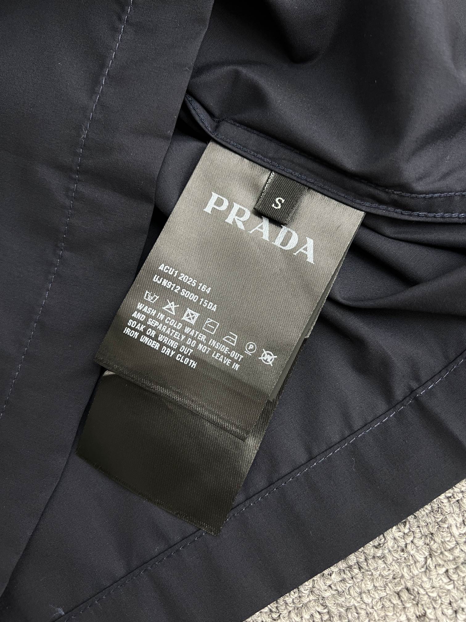PRADA Short sleeved Zip Shirt (SC781-1480-F0216-S-OOO）