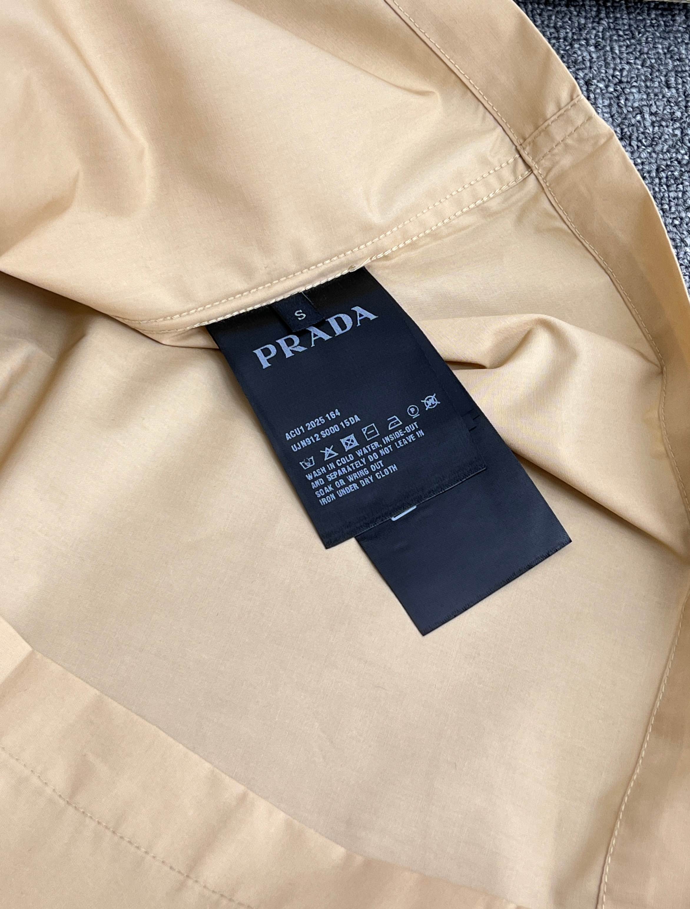 PRADA Short sleeved Zip Shirt (SC781-1480-F0216-S-OOO）