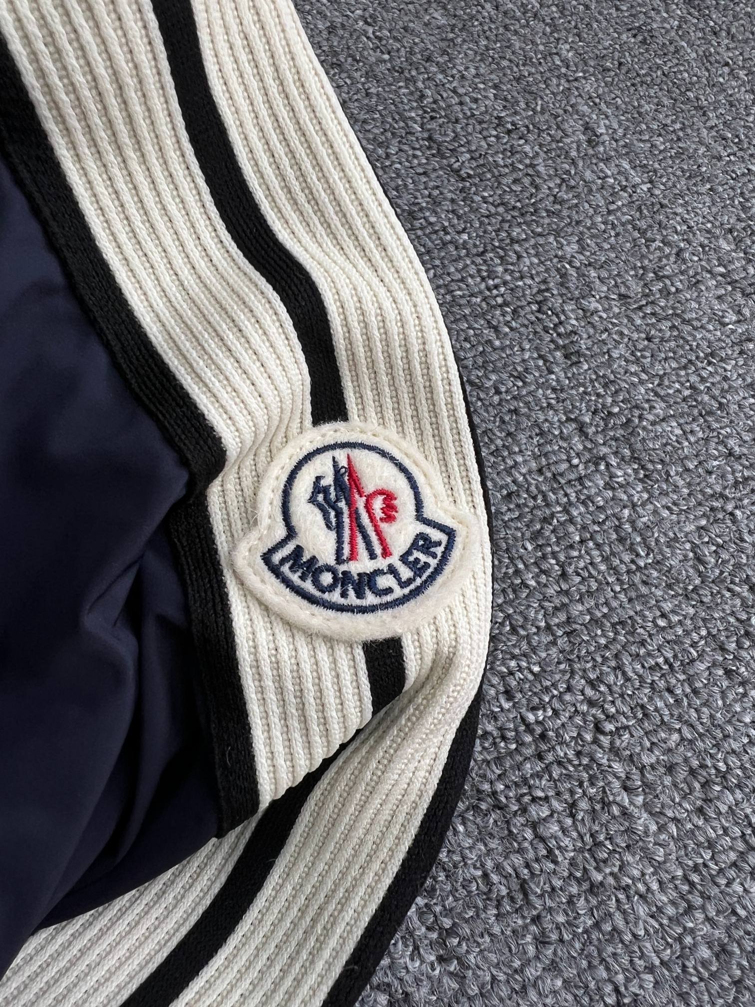 MONCLER Ollan Windbreaker Hooded Jacket（K10911A001875987674S）